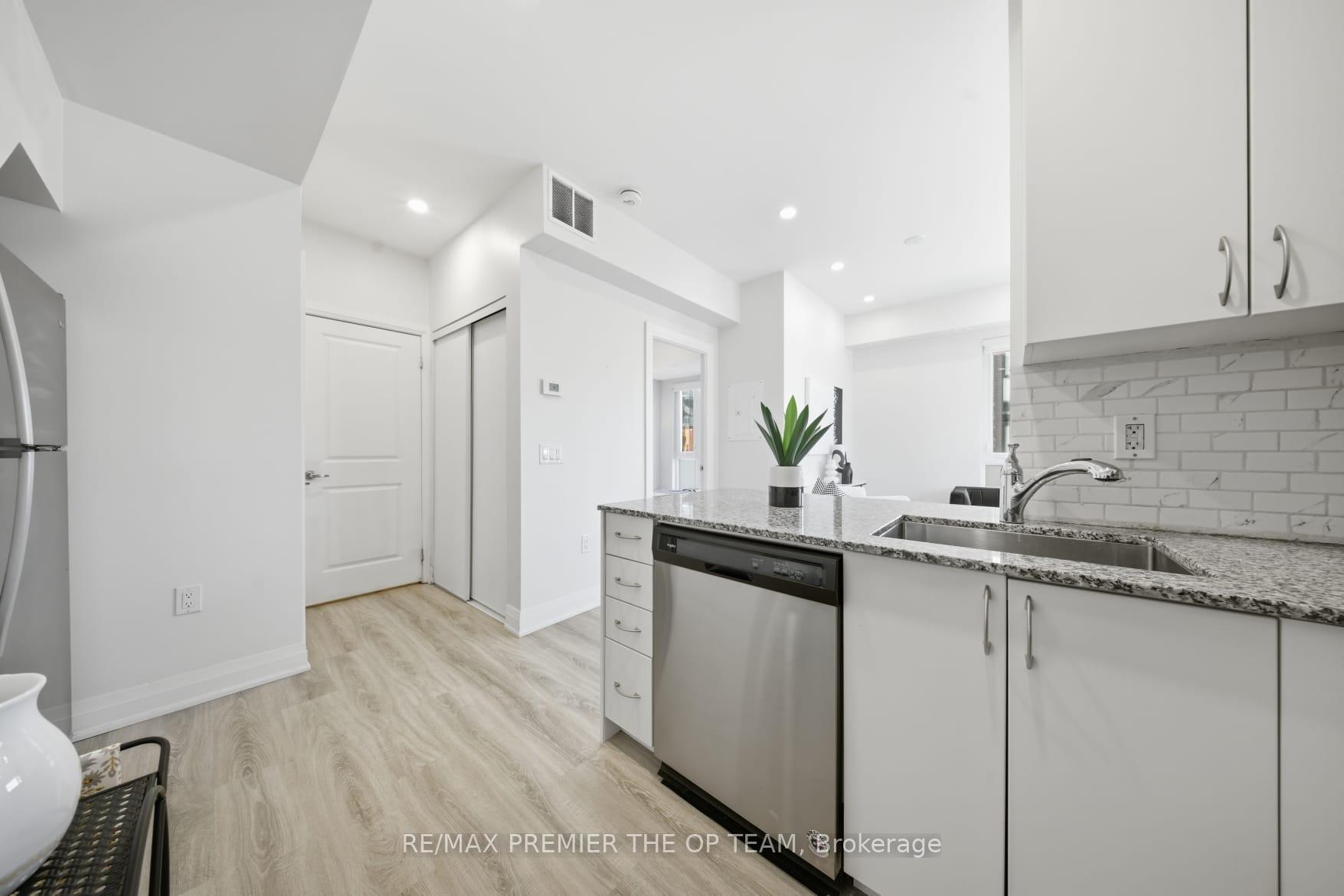 Photo 16 of Unit 702, 48 Coles Avenue, Vaughan, Vaughan Grove — HOMEH