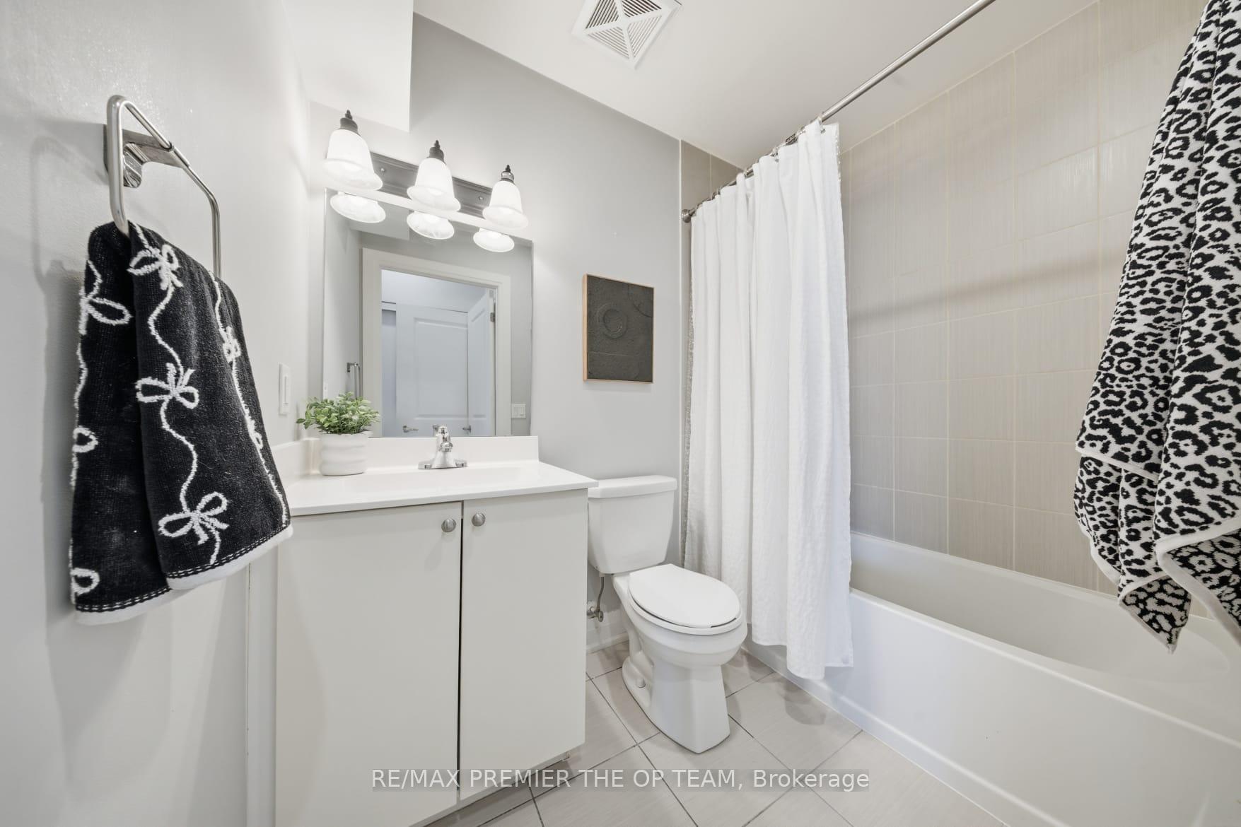 Photo 17 of Unit 702, 48 Coles Avenue, Vaughan, Vaughan Grove — HOMEH