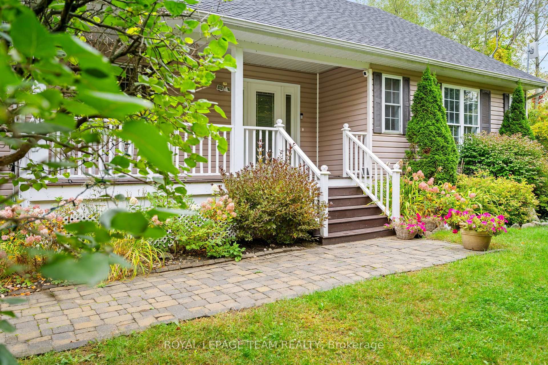 Photo 3 of 5040 Stonecrest Road, Ottawa, Woodlawn/Maclarens Landing/Kilmaurs — HOMEH