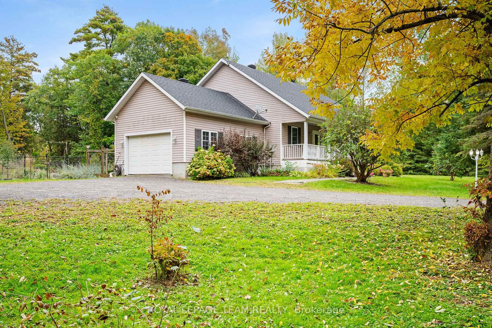 Photo 6 of 5040 Stonecrest Road, Ottawa, Woodlawn/Maclarens Landing/Kilmaurs — HOMEH