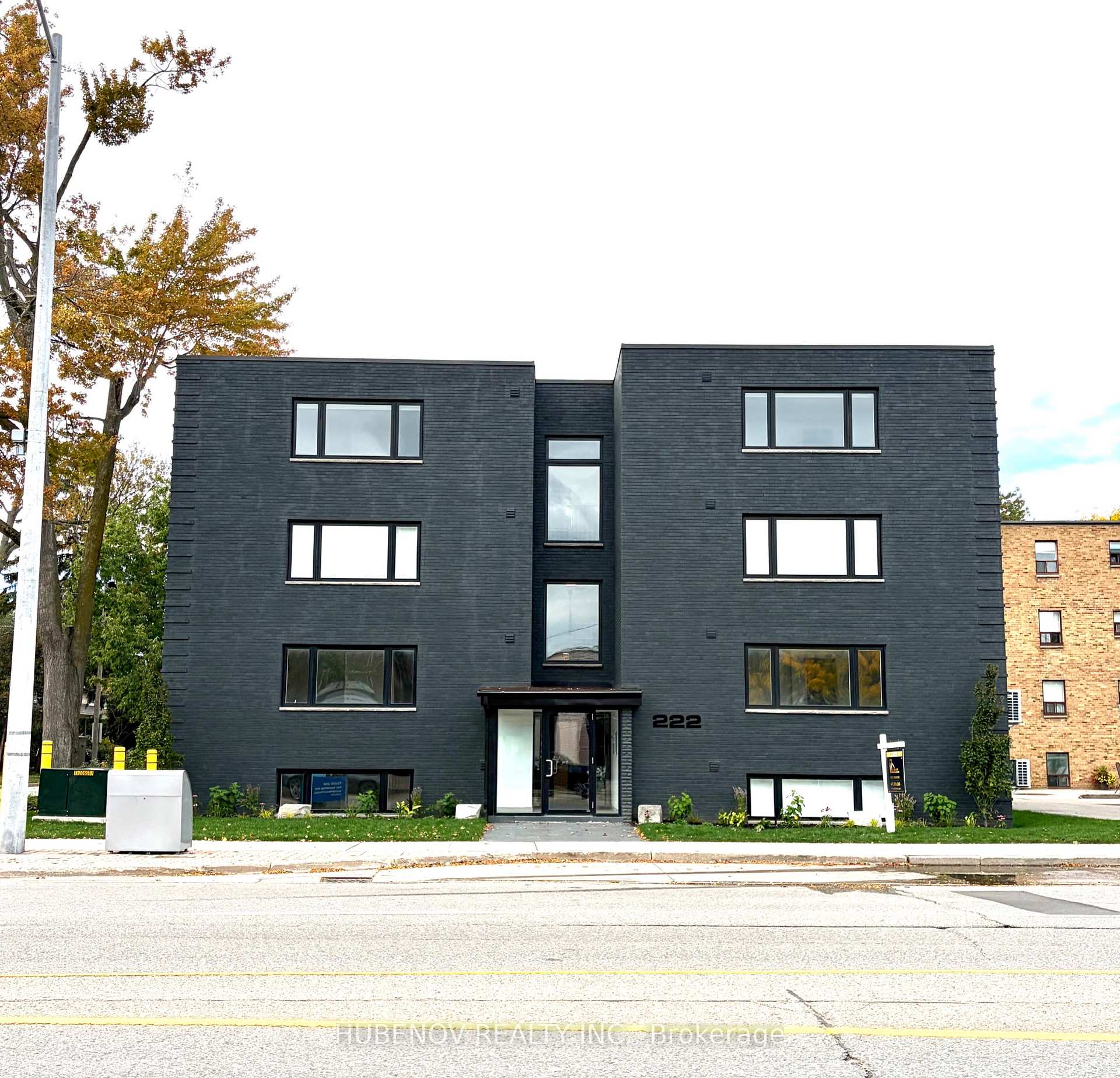 Photo 2 of 222 Lakeshore Road E, Mississauga, Port Credit — HOMEH