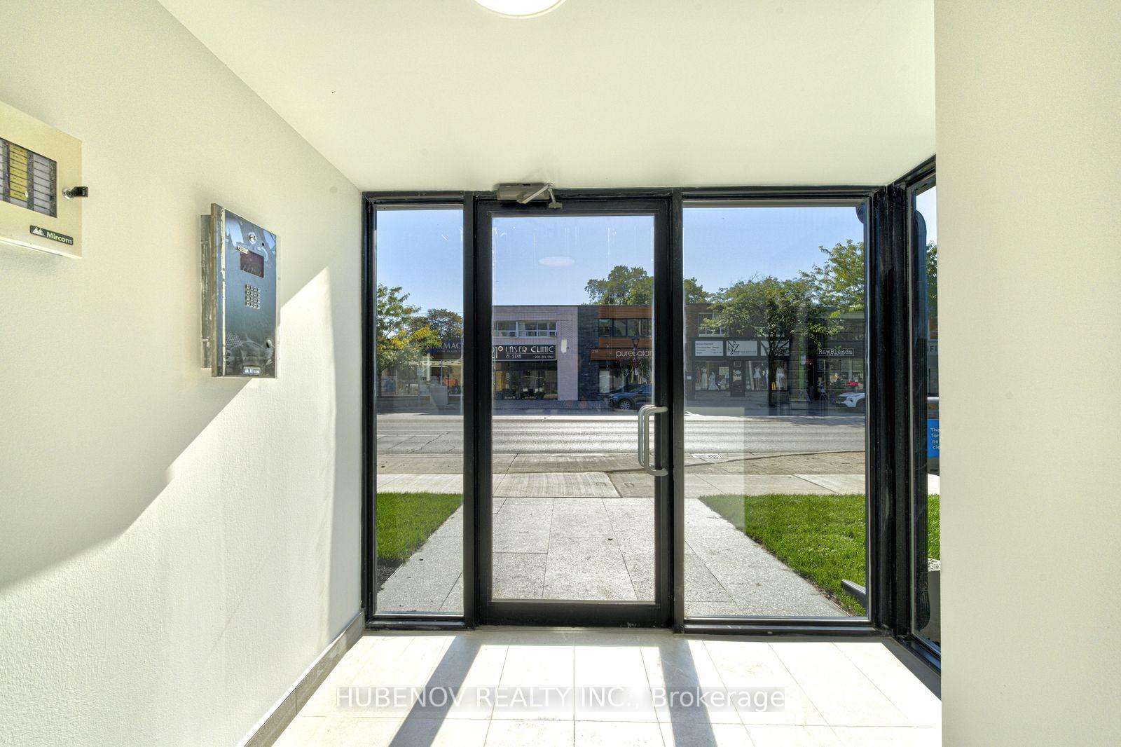Photo 8 of 222 Lakeshore Road E, Mississauga, Port Credit — HOMEH