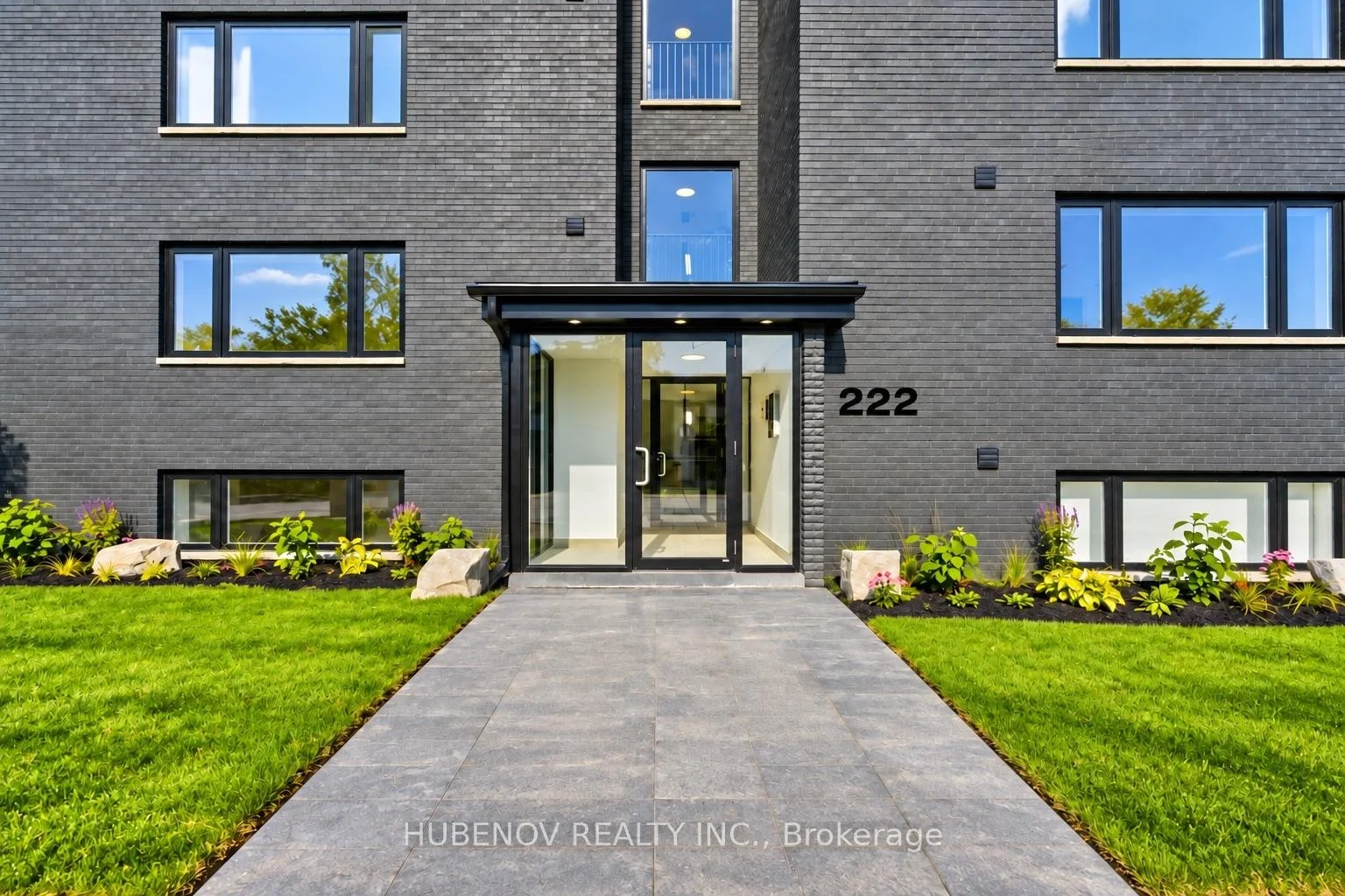 Photo 4 of 222 Lakeshore Road E, Mississauga, Port Credit — HOMEH