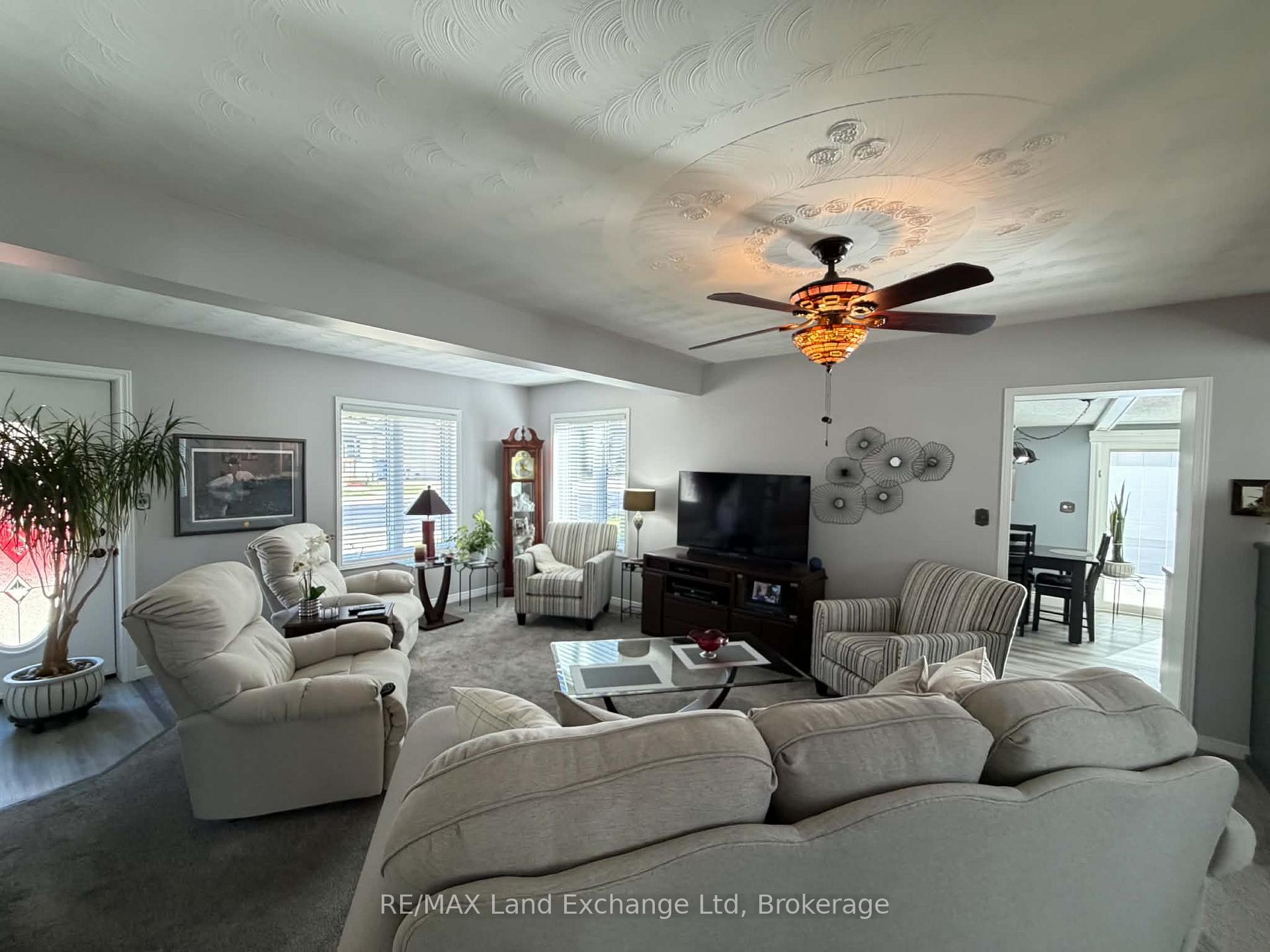 Photo 5 of 118 Victoria Street E, North Huron, Wingham — HOMEH