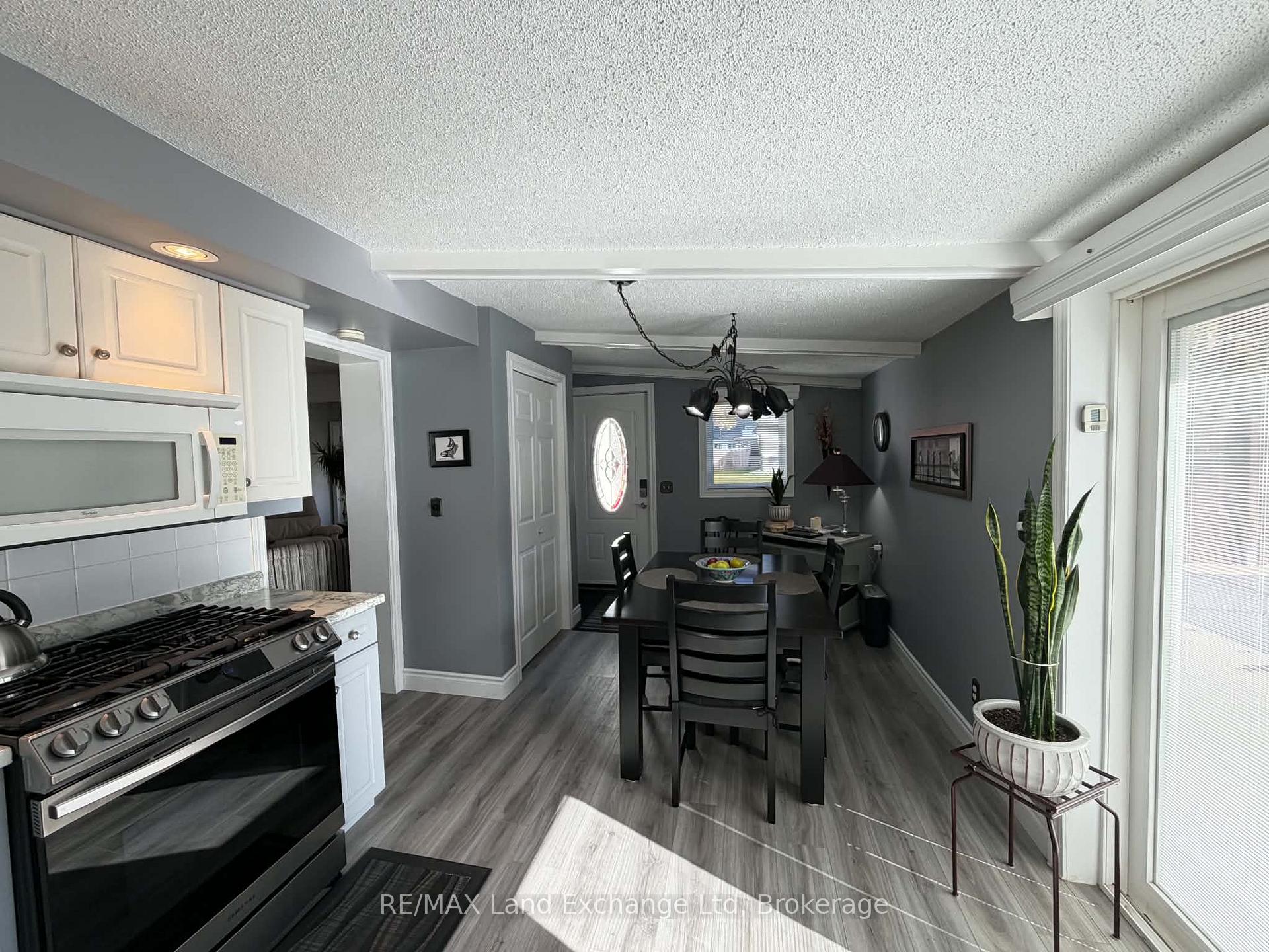 Photo 8 of 118 Victoria Street E, North Huron, Wingham — HOMEH
