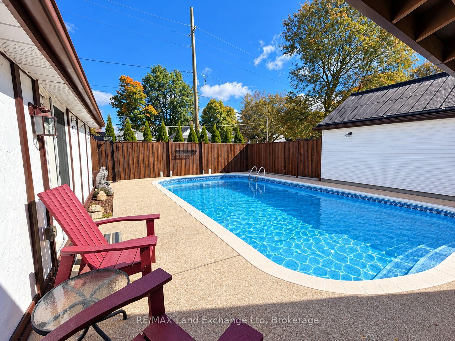 Photo 33 of 118 Victoria Street E, North Huron, Wingham — HOMEH