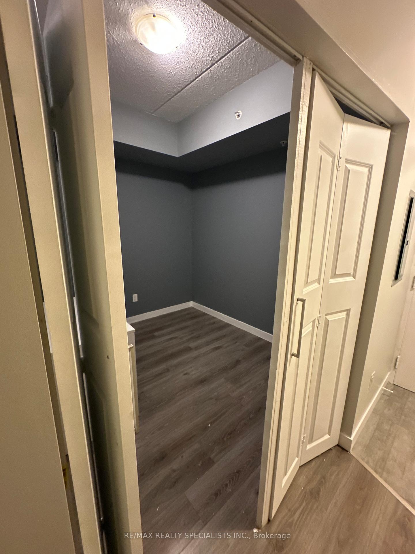 Photo 4 of Unit 501, 318 Spruce Street, Waterloo, Downtown Waterloo — HOMEH