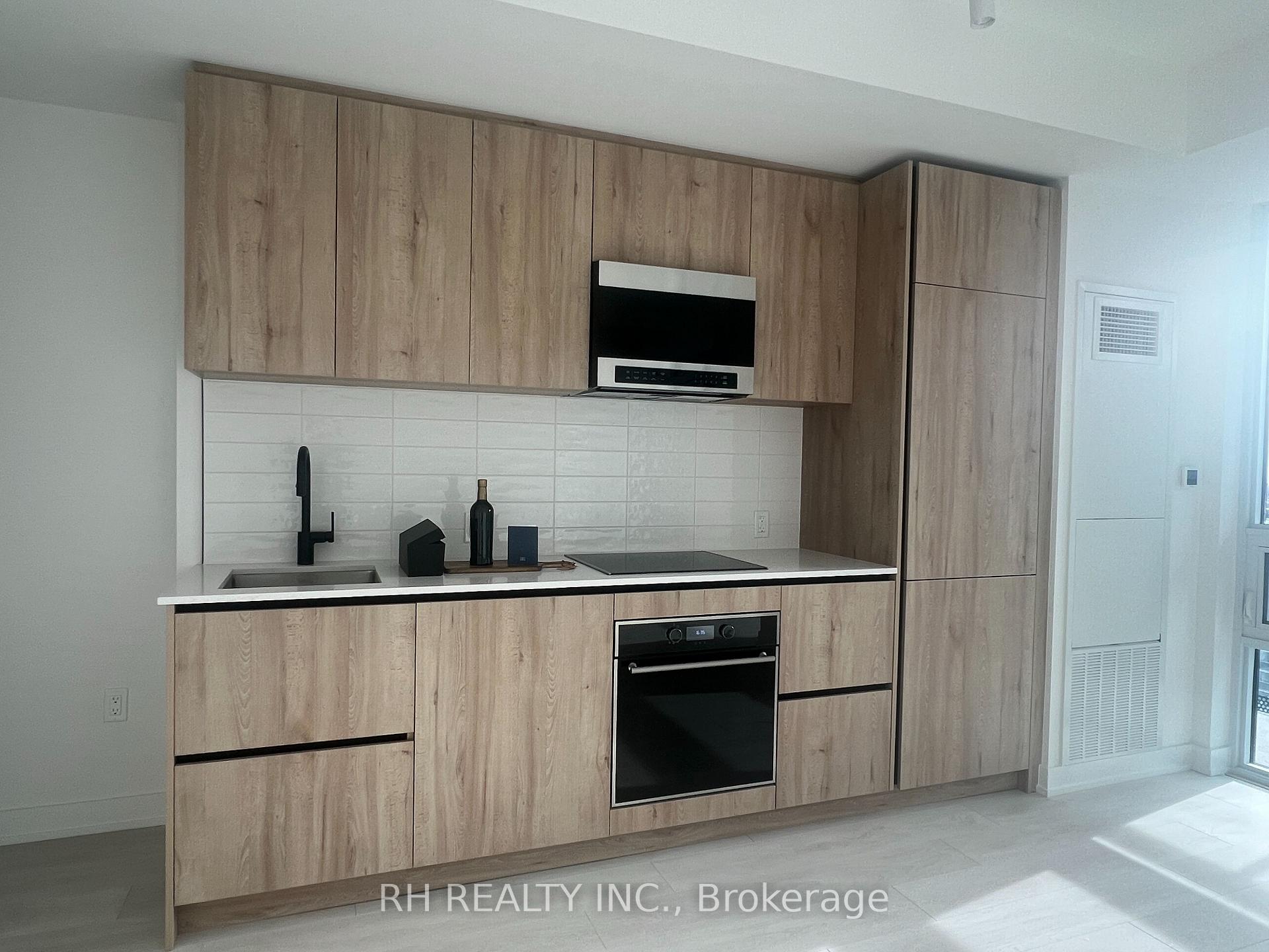 Photo 3 of Unit 1502, 127 Broadway Avenue, Toronto, Mount Pleasant West — HOMEH