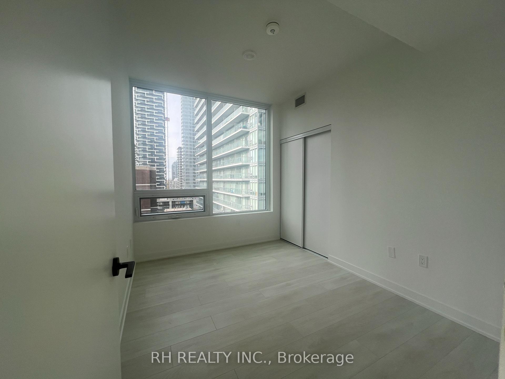 Photo 5 of Unit 1502, 127 Broadway Avenue, Toronto, Mount Pleasant West — HOMEH