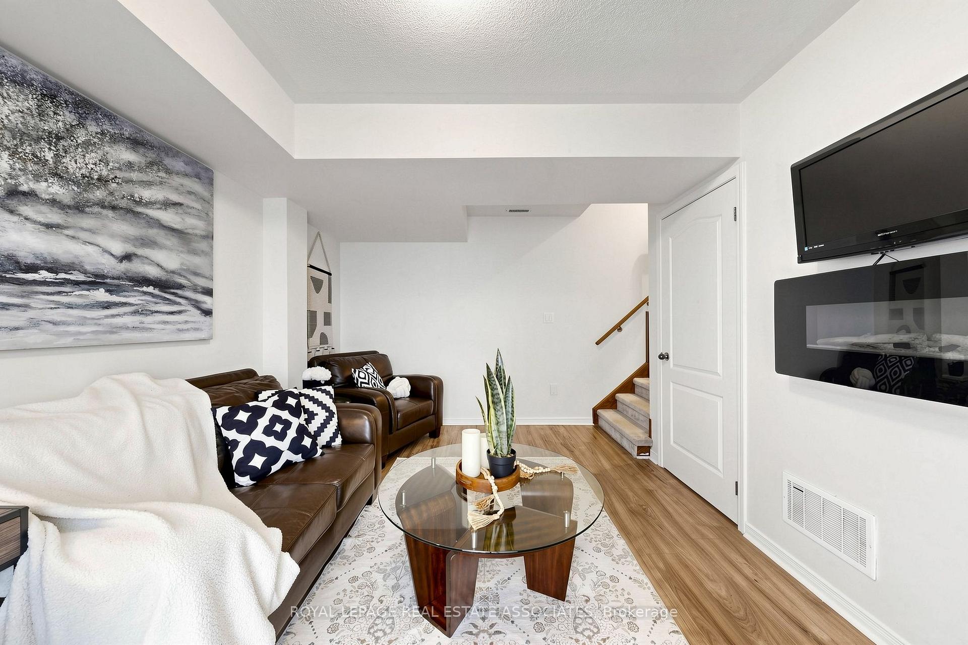 Photo 8 of 22 Benjamin Way, Whitby, Blue Grass Meadows — HOMEH