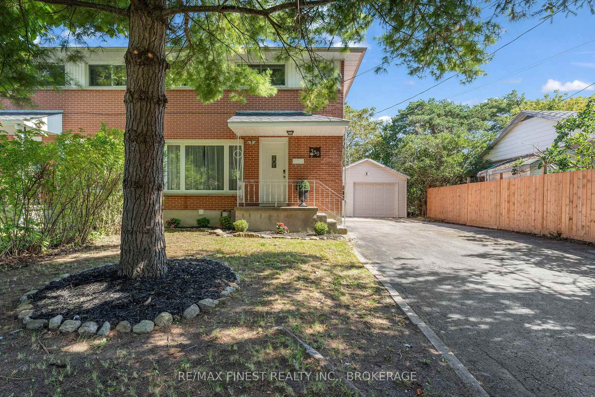 Photo 3 of 330 Meadowcrest Road, Kingston, City SouthWest — HOMEH