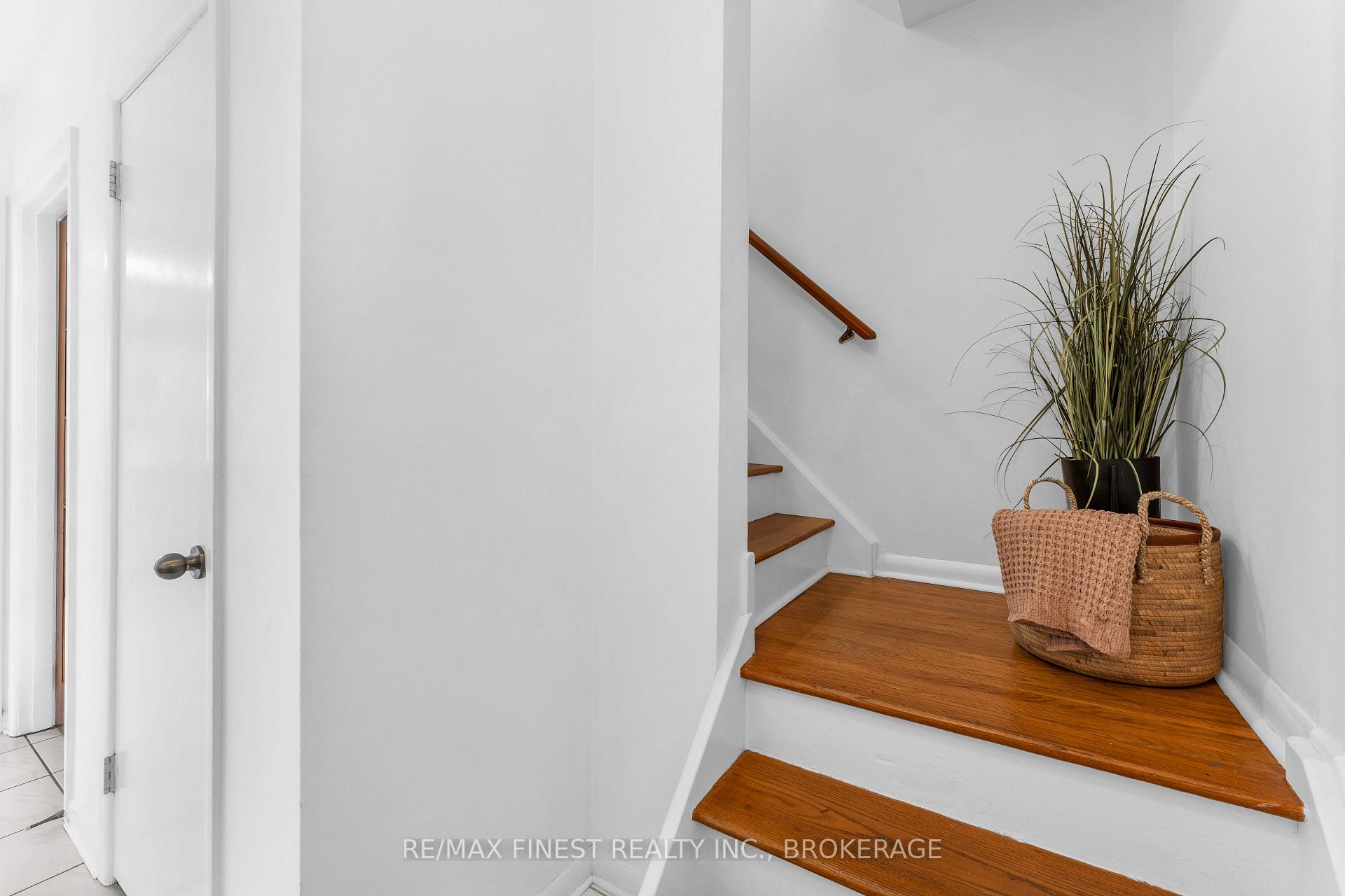 Photo 7 of 330 Meadowcrest Road, Kingston, City SouthWest — HOMEH