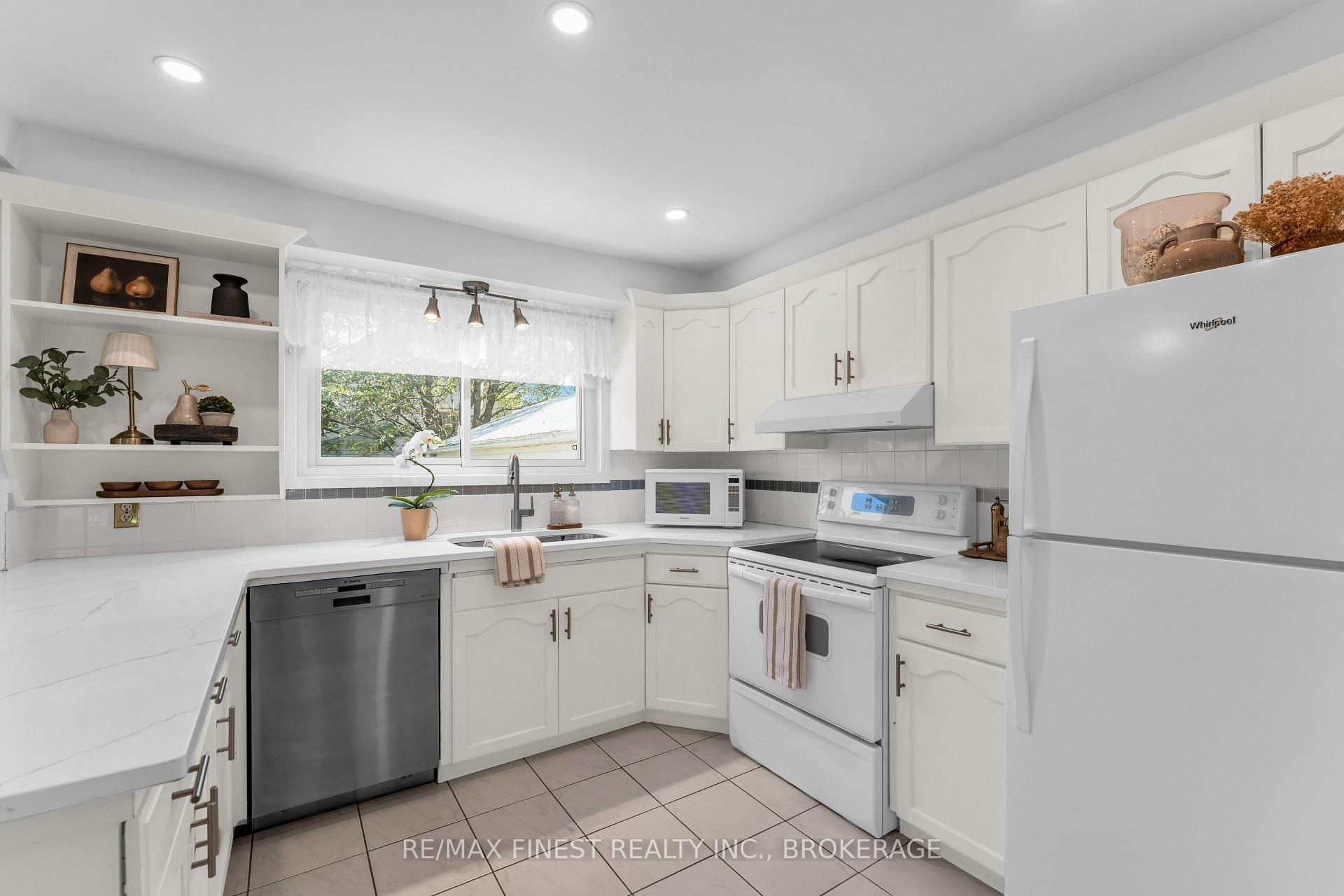 Photo 11 of 330 Meadowcrest Road, Kingston, City SouthWest — HOMEH