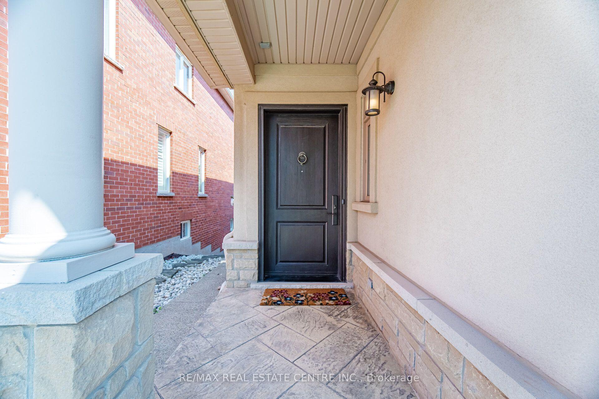 Photo 3 of 2425 Quetico Crescent, Oakville, Westmount — HOMEH