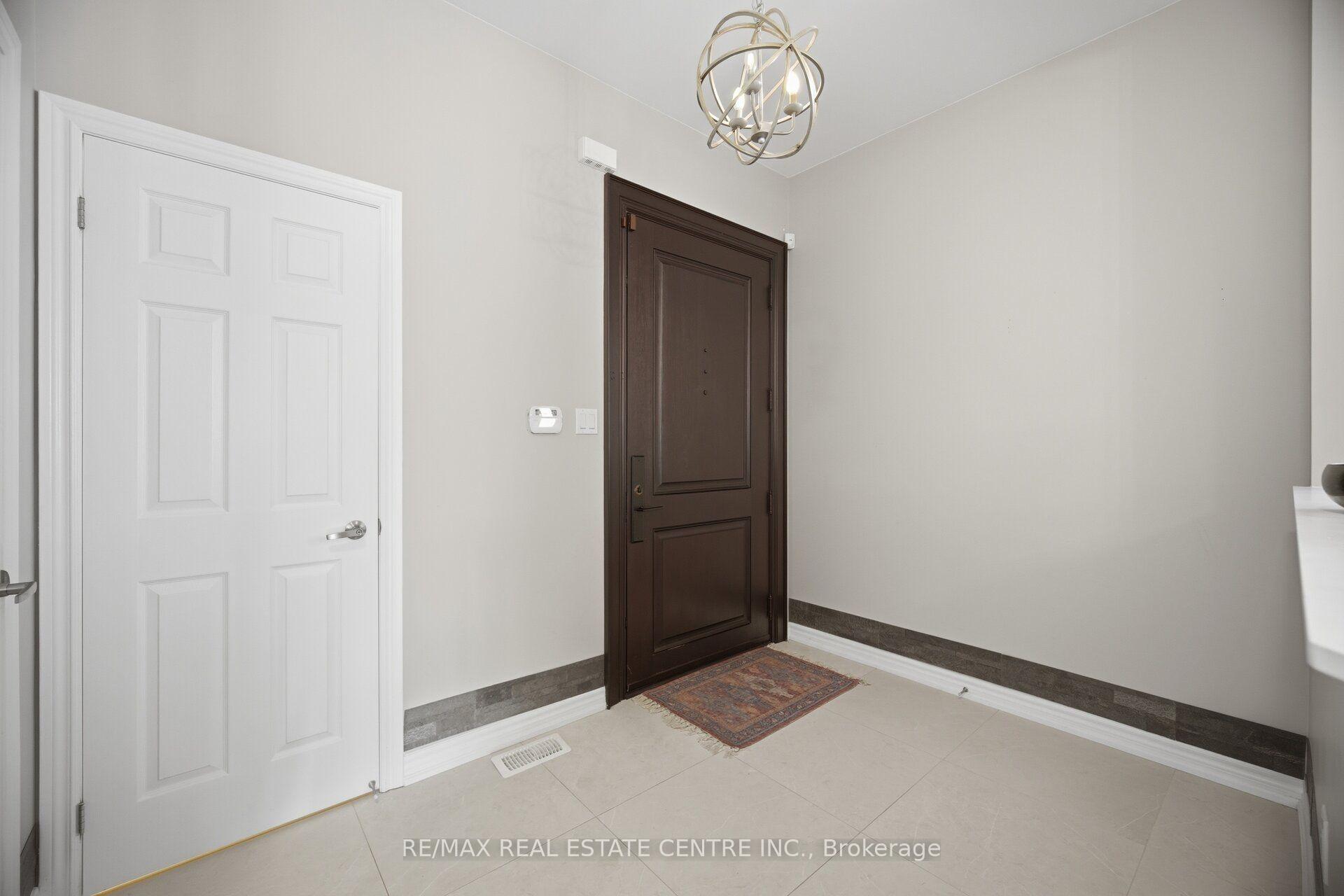 Photo 4 of 2425 Quetico Crescent, Oakville, Westmount — HOMEH