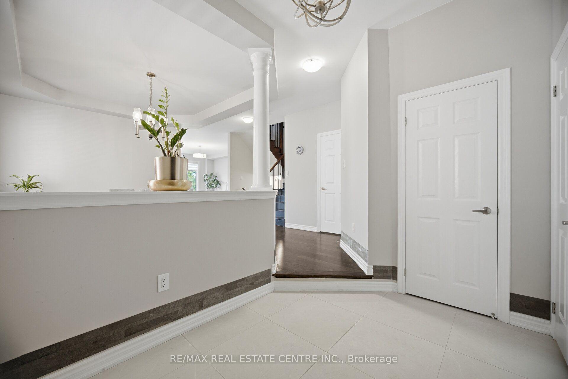 Photo 5 of 2425 Quetico Crescent, Oakville, Westmount — HOMEH