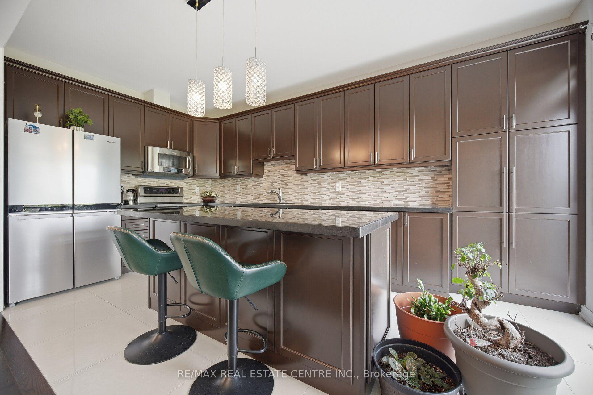 Photo 11 of 2425 Quetico Crescent, Oakville, Westmount — HOMEH