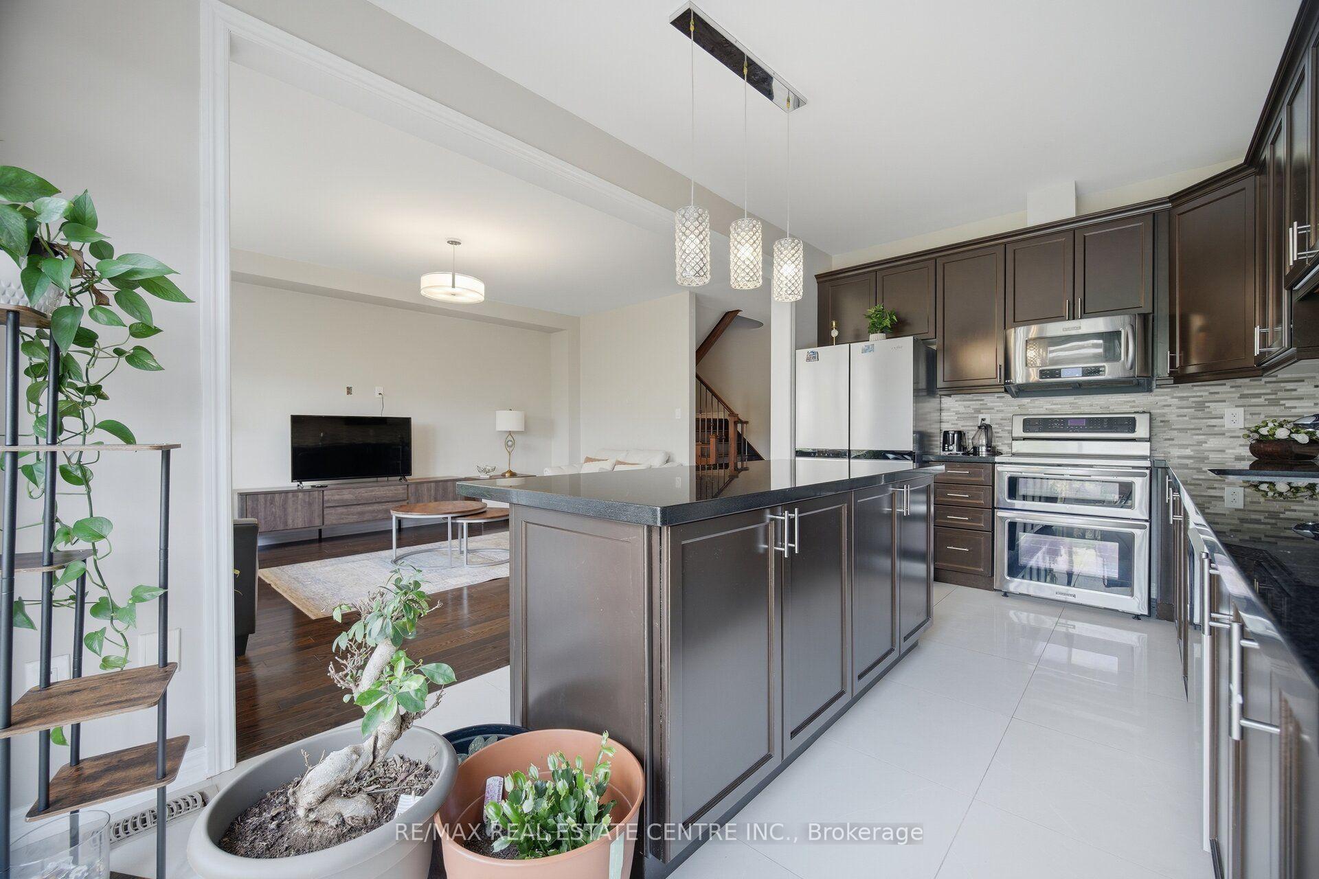Photo 12 of 2425 Quetico Crescent, Oakville, Westmount — HOMEH
