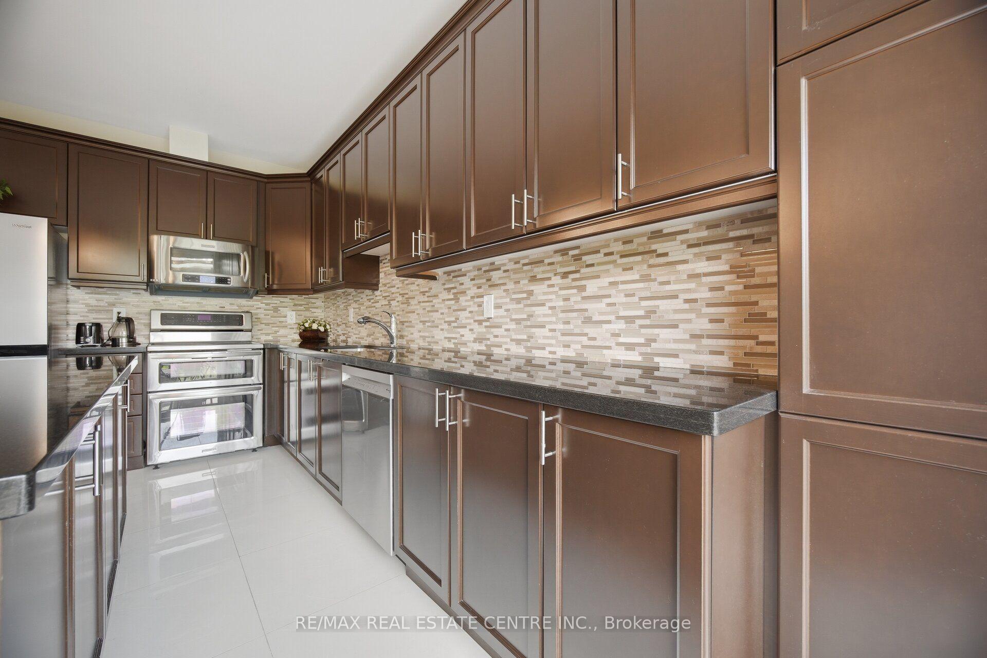 Photo 13 of 2425 Quetico Crescent, Oakville, Westmount — HOMEH