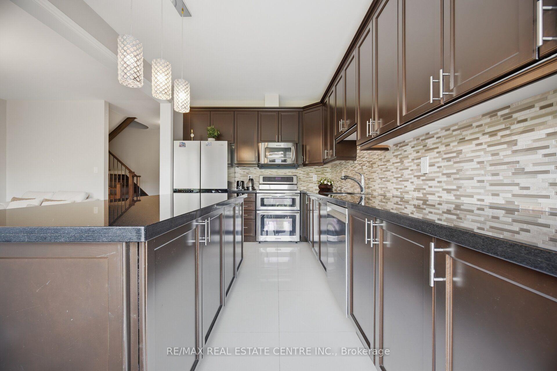 Photo 14 of 2425 Quetico Crescent, Oakville, Westmount — HOMEH