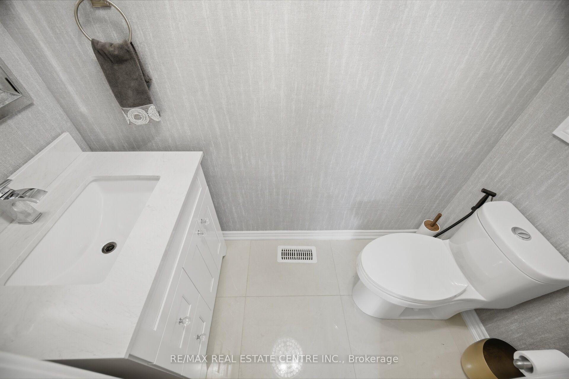 Photo 18 of 2425 Quetico Crescent, Oakville, Westmount — HOMEH