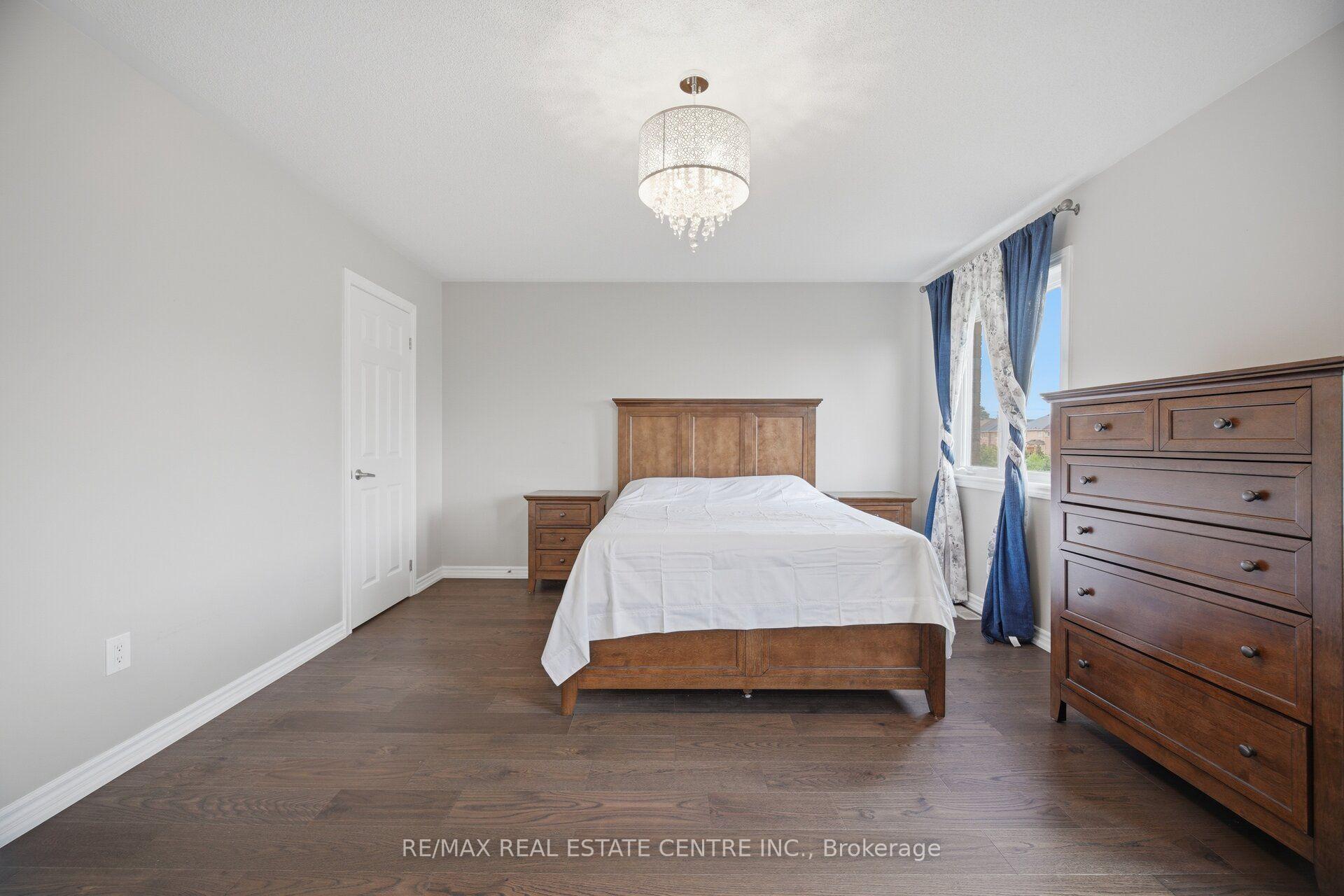 Photo 23 of 2425 Quetico Crescent, Oakville, Westmount — HOMEH