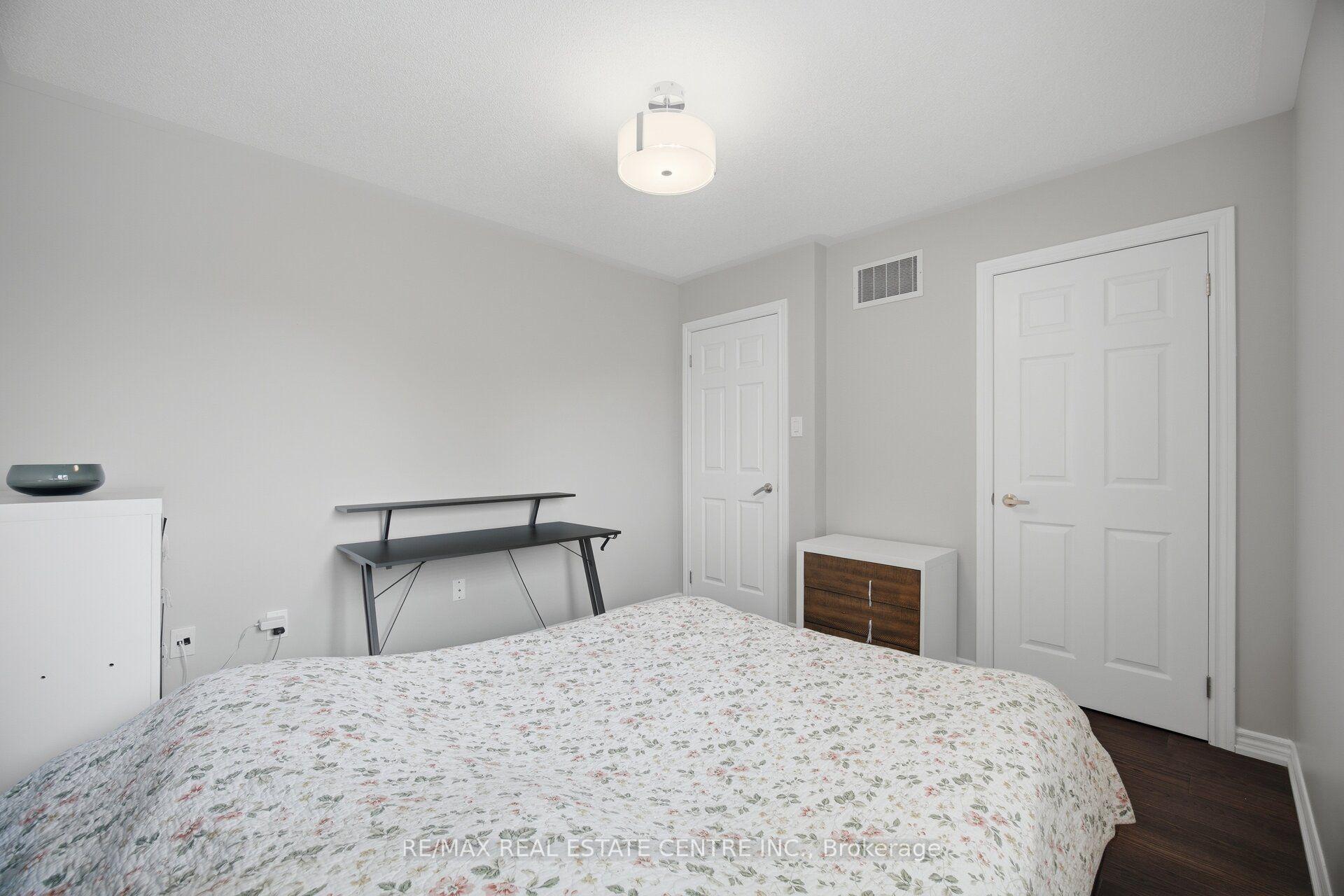 Photo 33 of 2425 Quetico Crescent, Oakville, Westmount — HOMEH