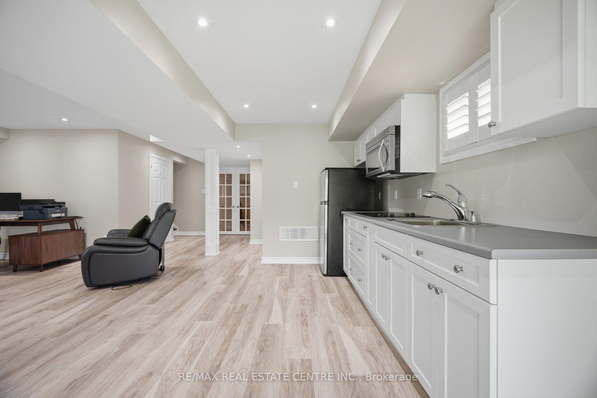 Photo 37 of 2425 Quetico Crescent, Oakville, Westmount — HOMEH