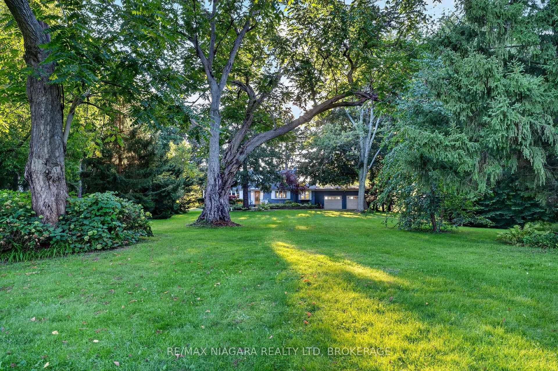 Photo 2 of 1577 Gregory Road, St. Catharines, Rural Fourth — HOMEH