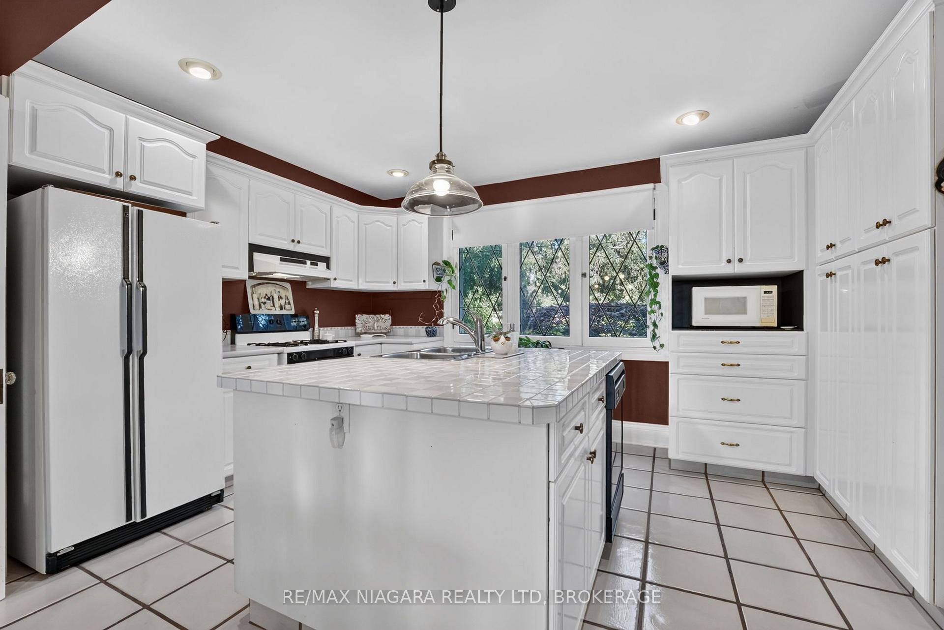 Photo 10 of 1577 Gregory Road, St. Catharines, Rural Fourth — HOMEH