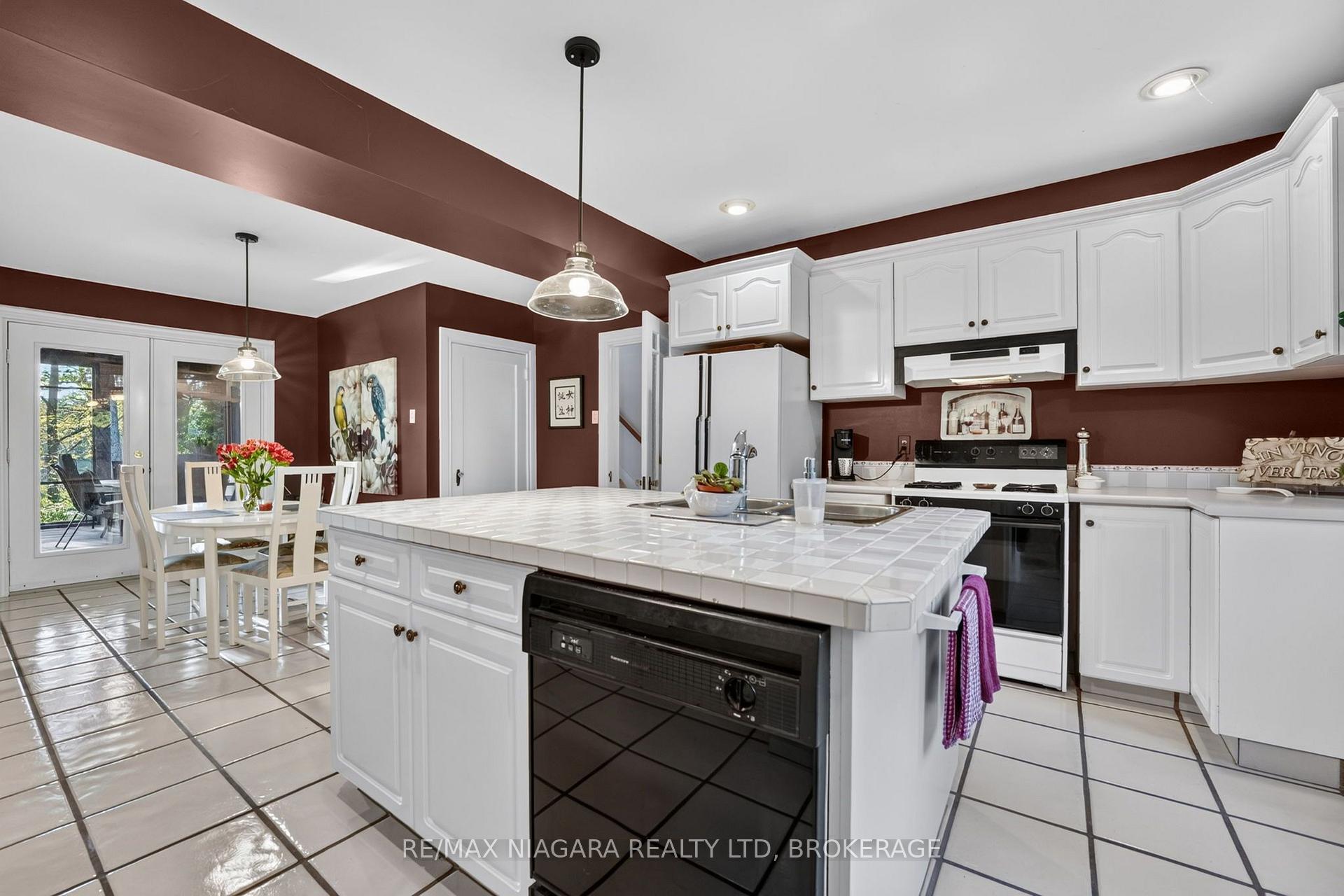 Photo 11 of 1577 Gregory Road, St. Catharines, Rural Fourth — HOMEH