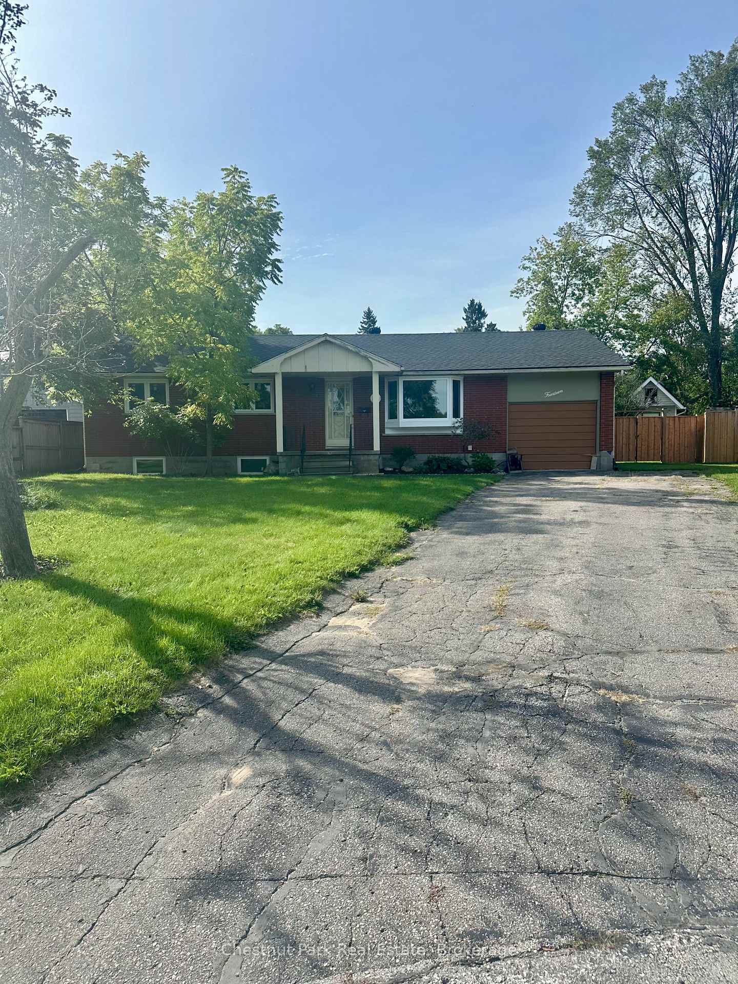 Photo 1 of 14 Brock Crescent, Collingwood — HOMEH