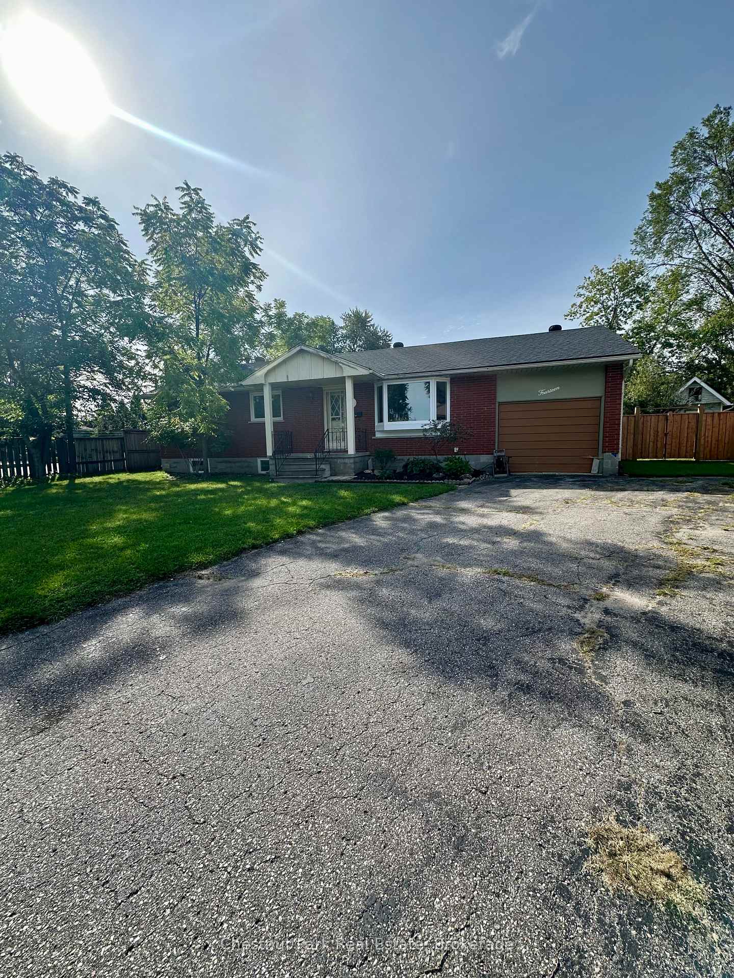 Photo 2 of 14 Brock Crescent, Collingwood — HOMEH