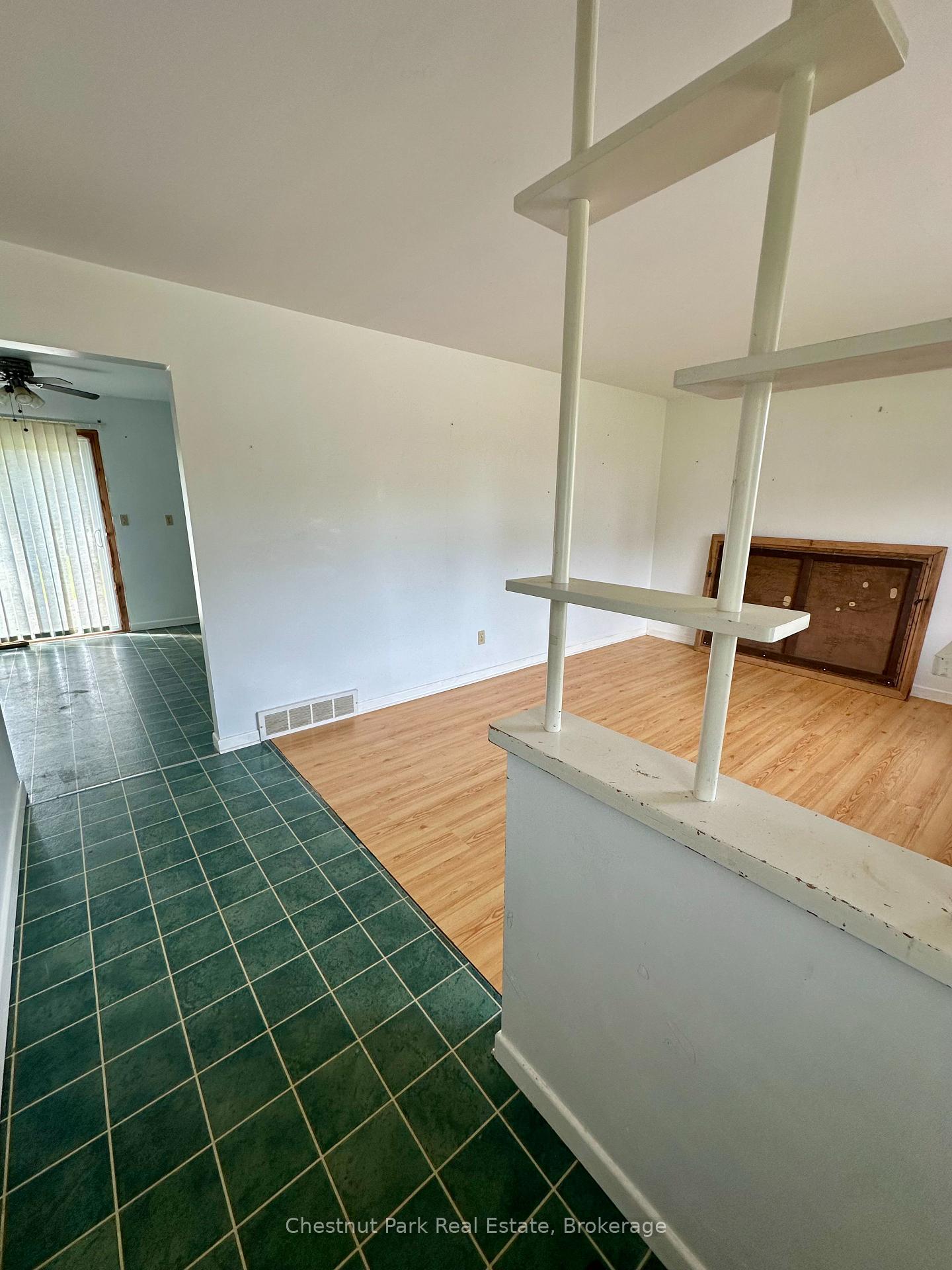 Photo 4 of 14 Brock Crescent, Collingwood — HOMEH