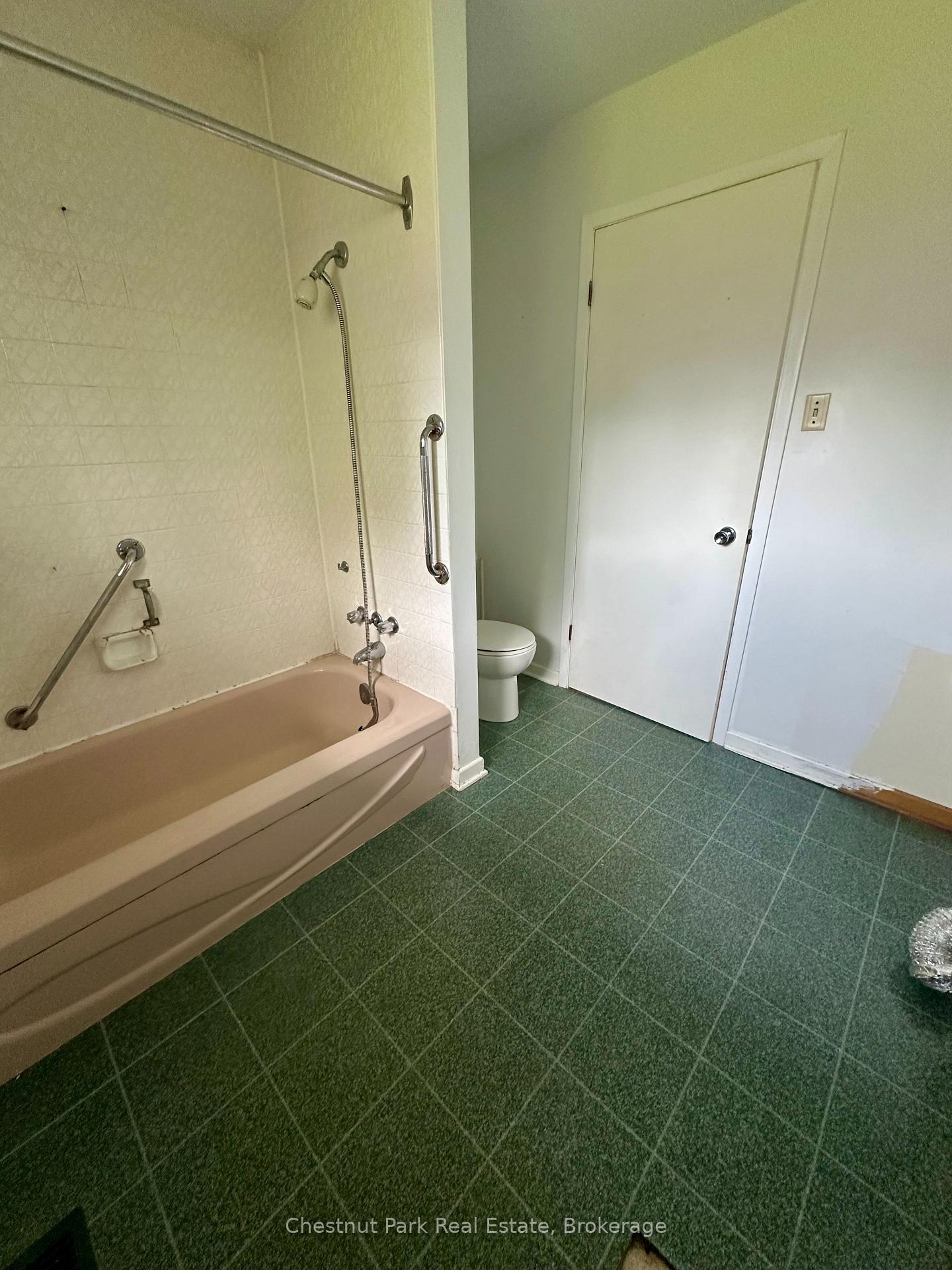 Photo 8 of 14 Brock Crescent, Collingwood — HOMEH