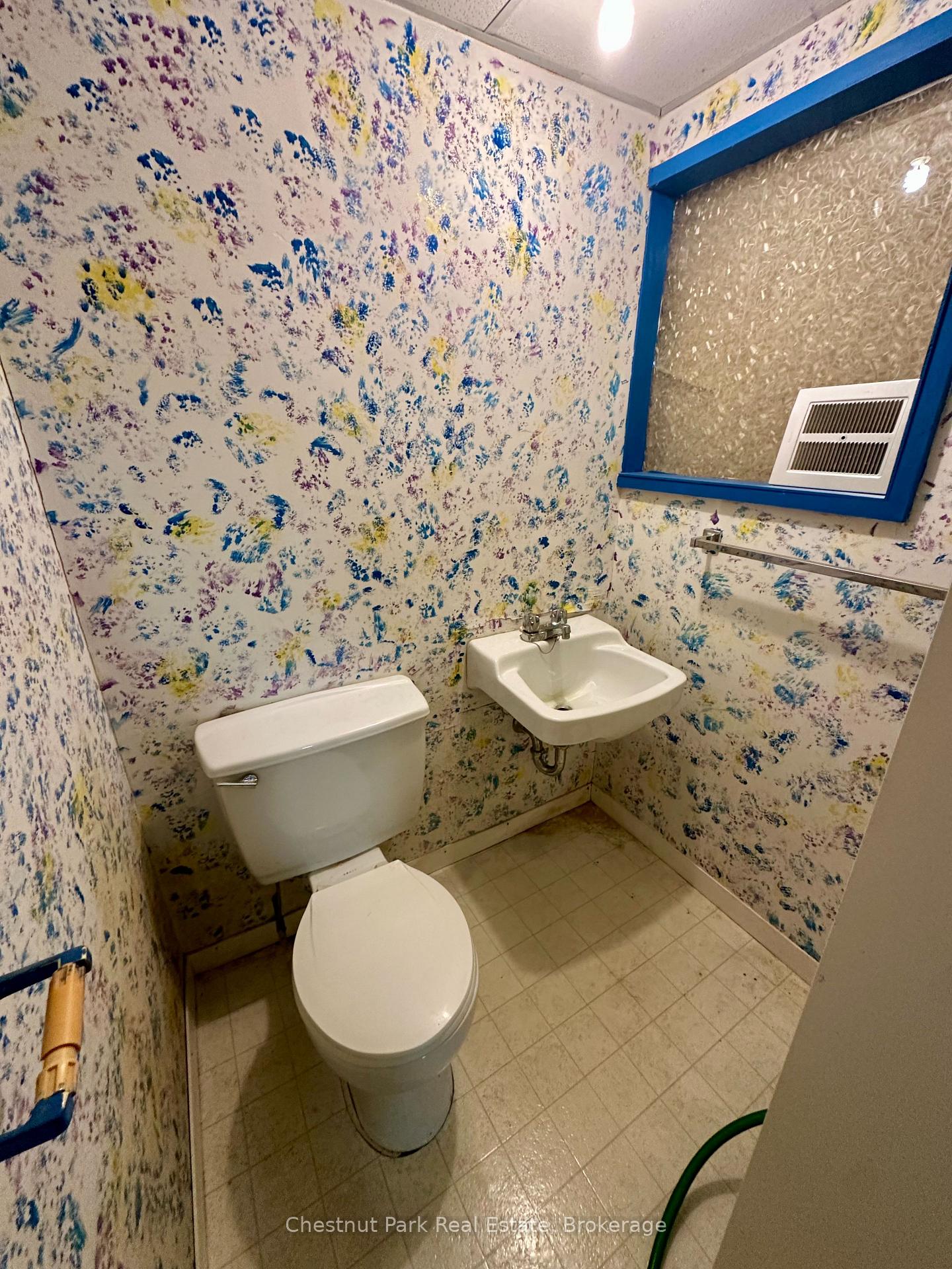 Photo 17 of 14 Brock Crescent, Collingwood — HOMEH