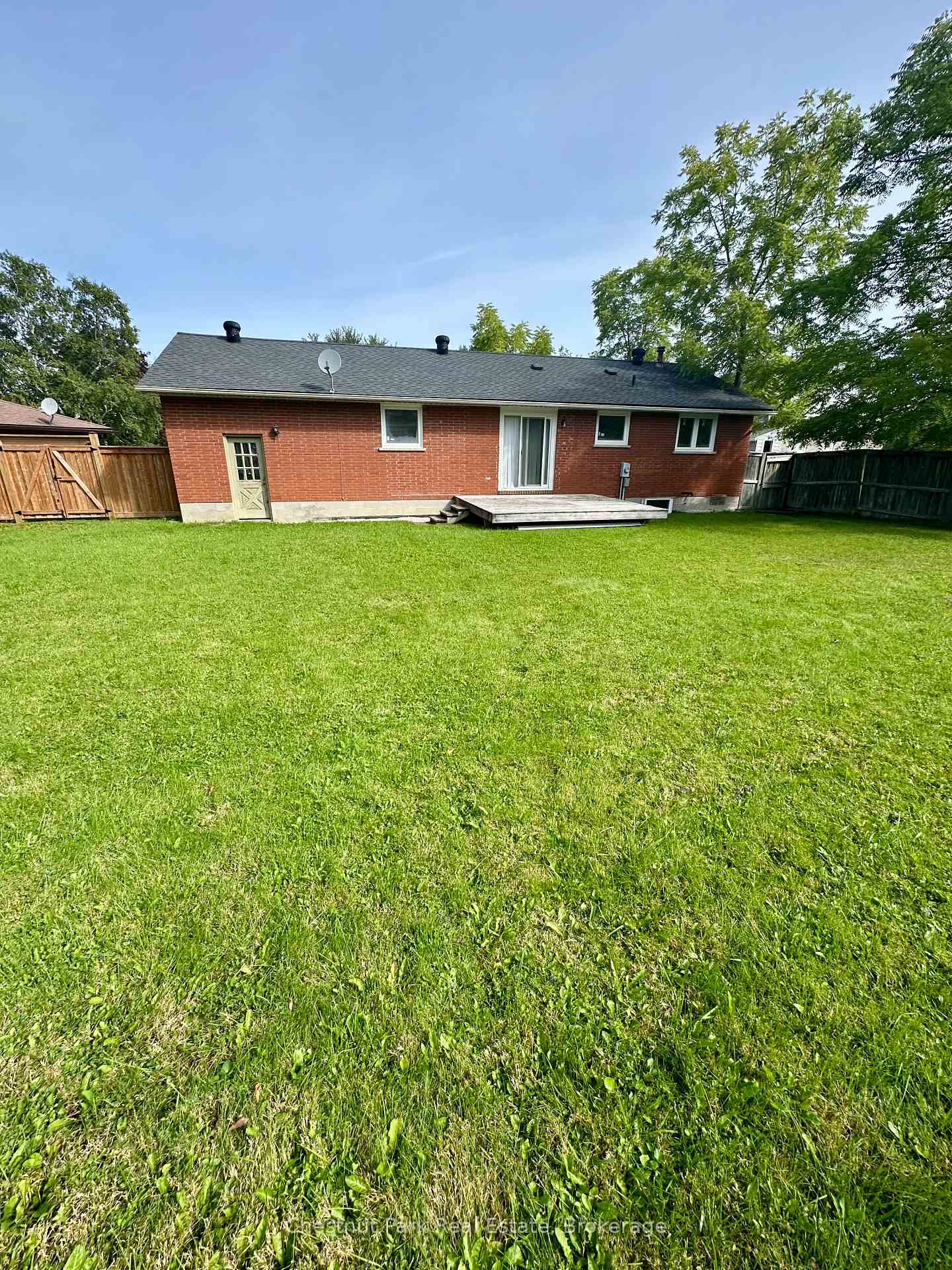 Photo 22 of 14 Brock Crescent, Collingwood — HOMEH