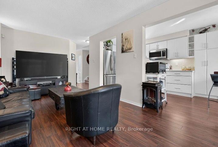 Photo 5 of 34 Gilgorm Road, Brampton, Brampton West — HOMEH
