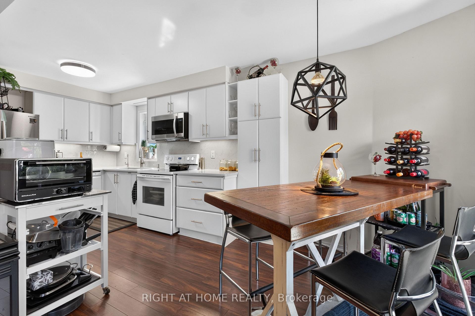 Photo 13 of 34 Gilgorm Road, Brampton, Brampton West — HOMEH