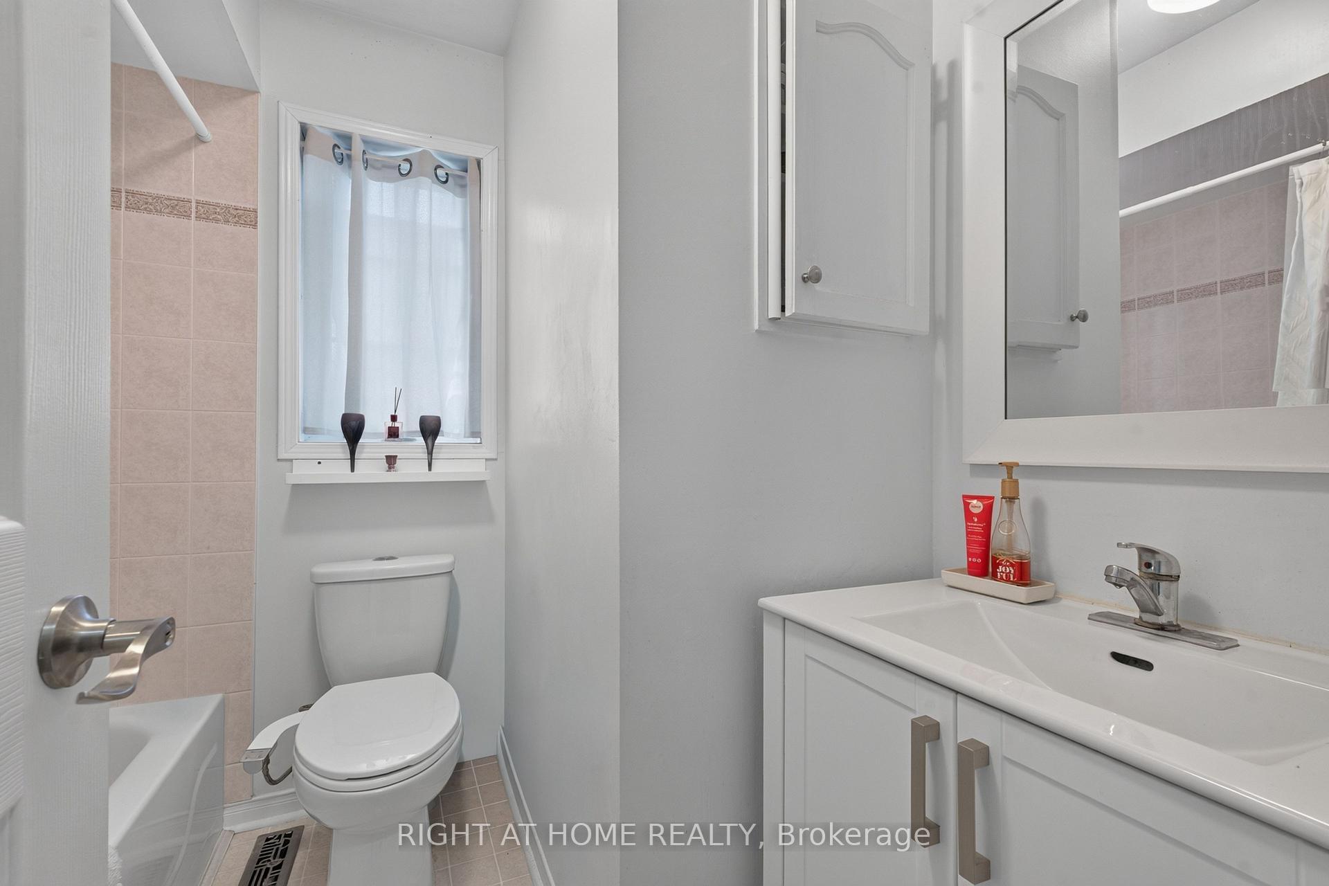 Photo 15 of 34 Gilgorm Road, Brampton, Brampton West — HOMEH