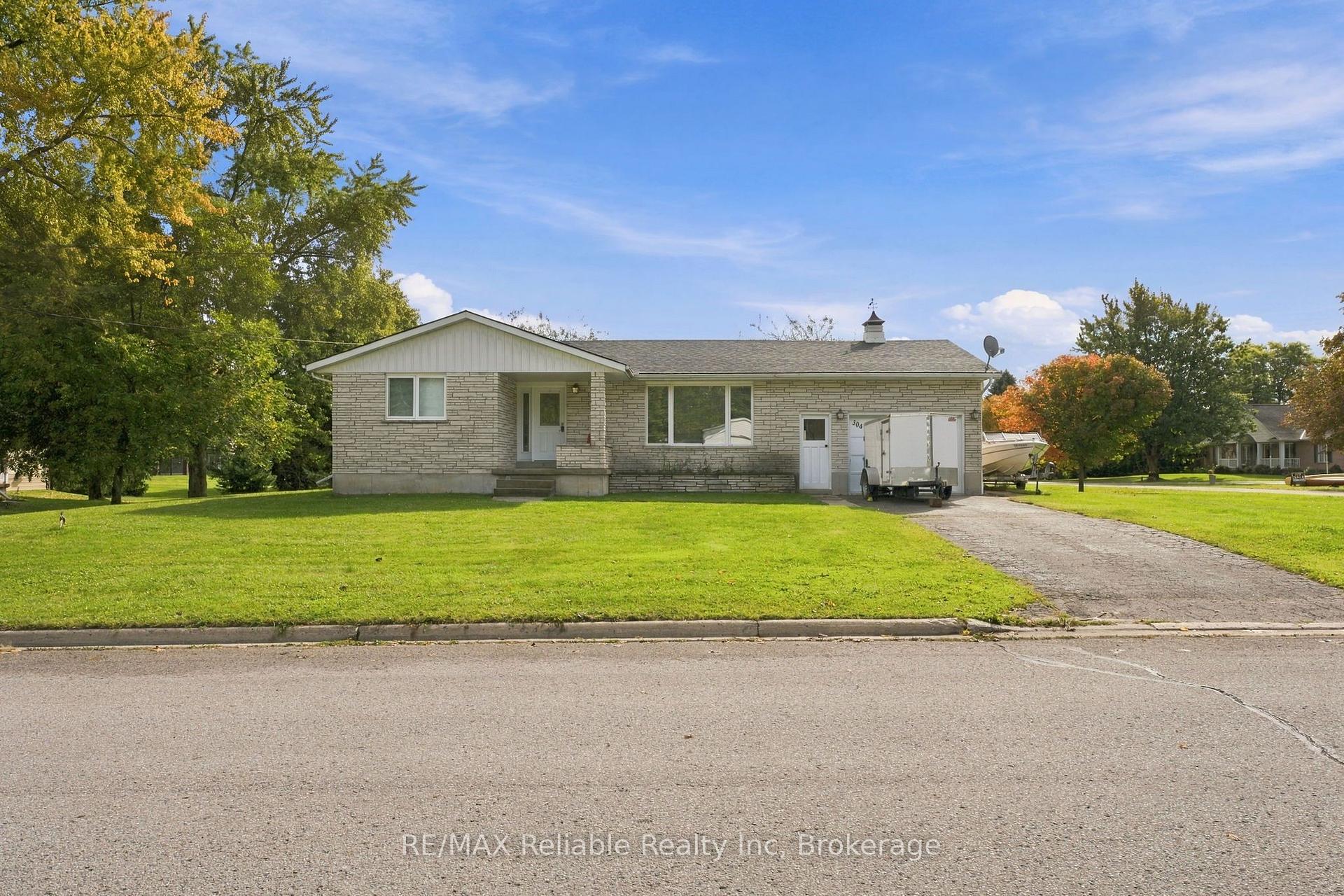 Photo 2 of 304 Morris Street, North Huron, Blyth — HOMEH