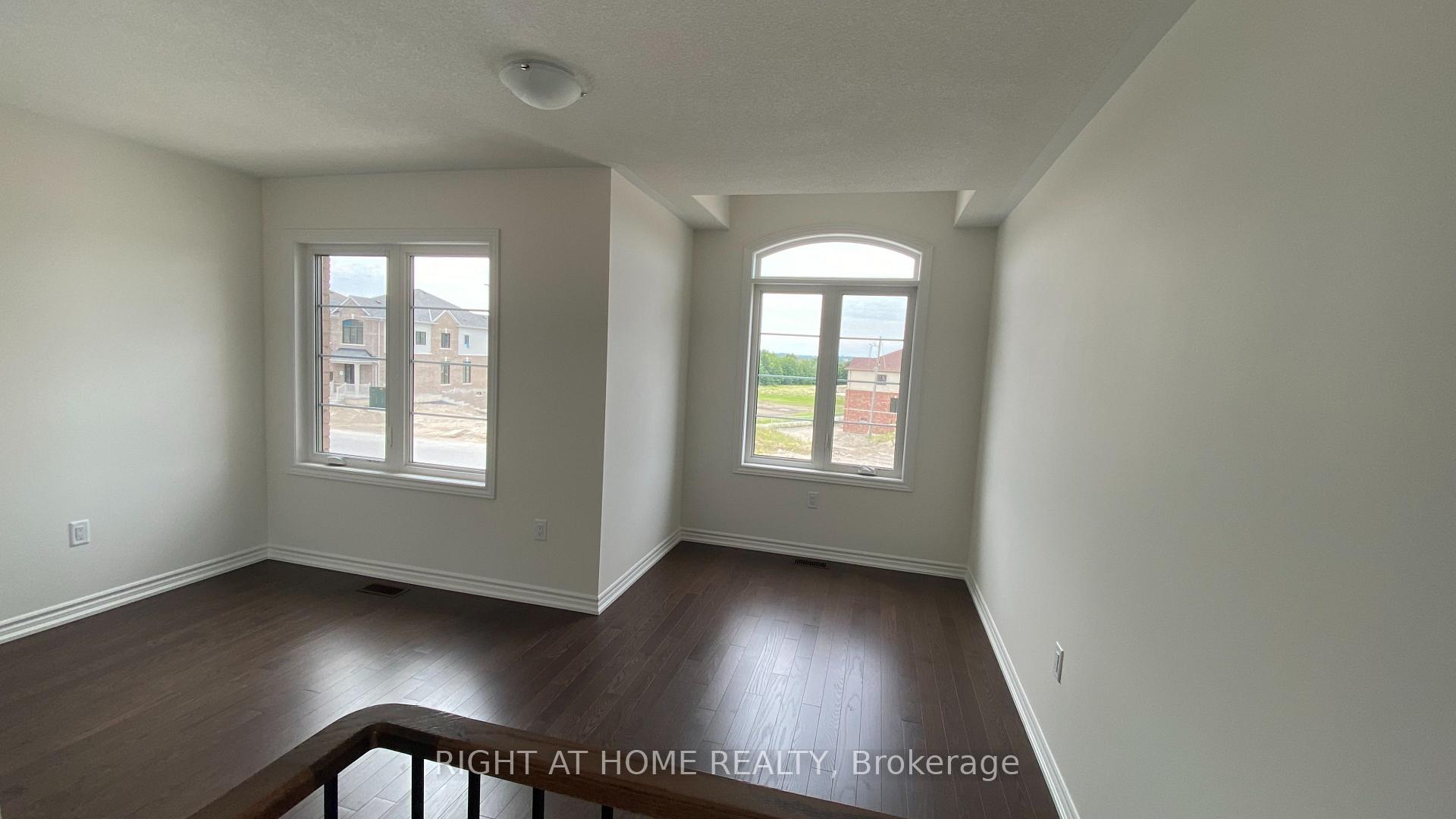 Photo 10 of 245 Madelaine Drive, Barrie, Rural Barrie Southeast — HOMEH