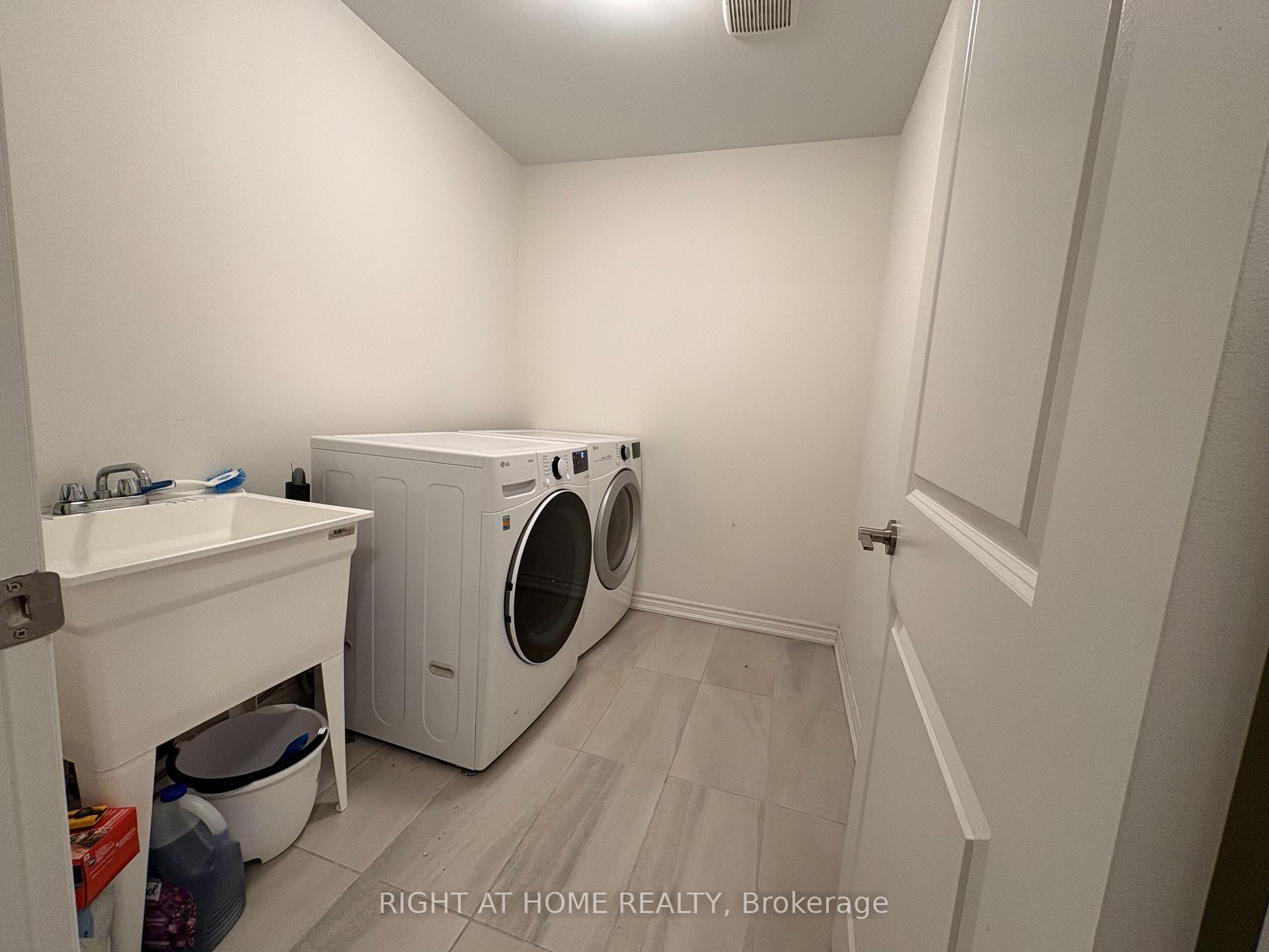 Photo 15 of 245 Madelaine Drive, Barrie, Rural Barrie Southeast — HOMEH