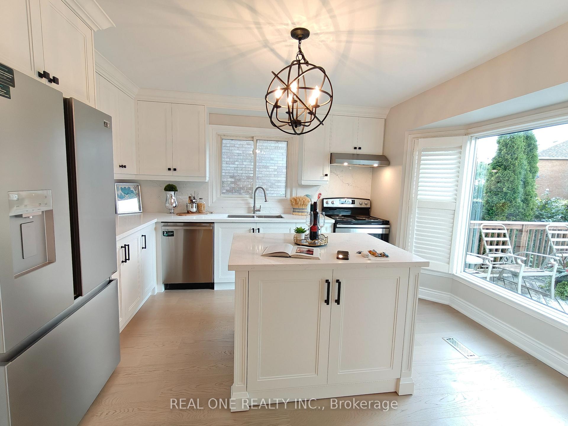 Photo 9 of 476 Bud Gregory Boulevard, Mississauga, Hurontario — HOMEH