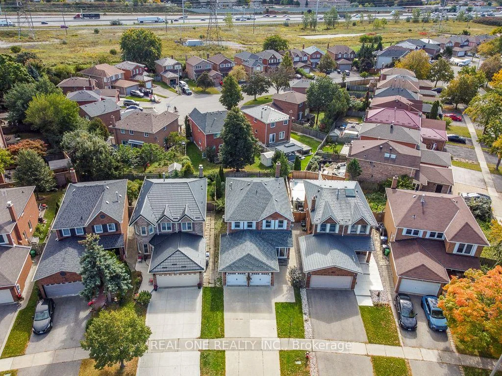 Photo 6 of 476 Bud Gregory Boulevard, Mississauga, Hurontario — HOMEH