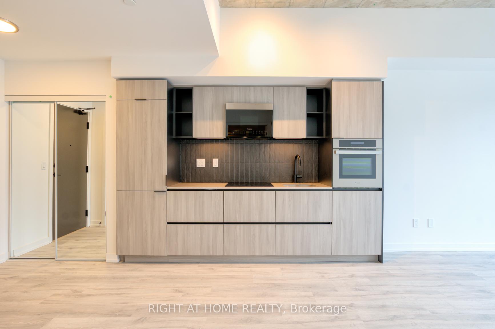 Photo 3 of Unit 704, 2 Augusta Avenue, Toronto, Waterfront Communities — HOMEH