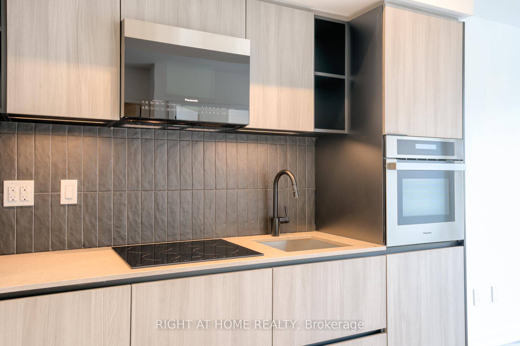 Photo 4 of Unit 704, 2 Augusta Avenue, Toronto, Waterfront Communities — HOMEH