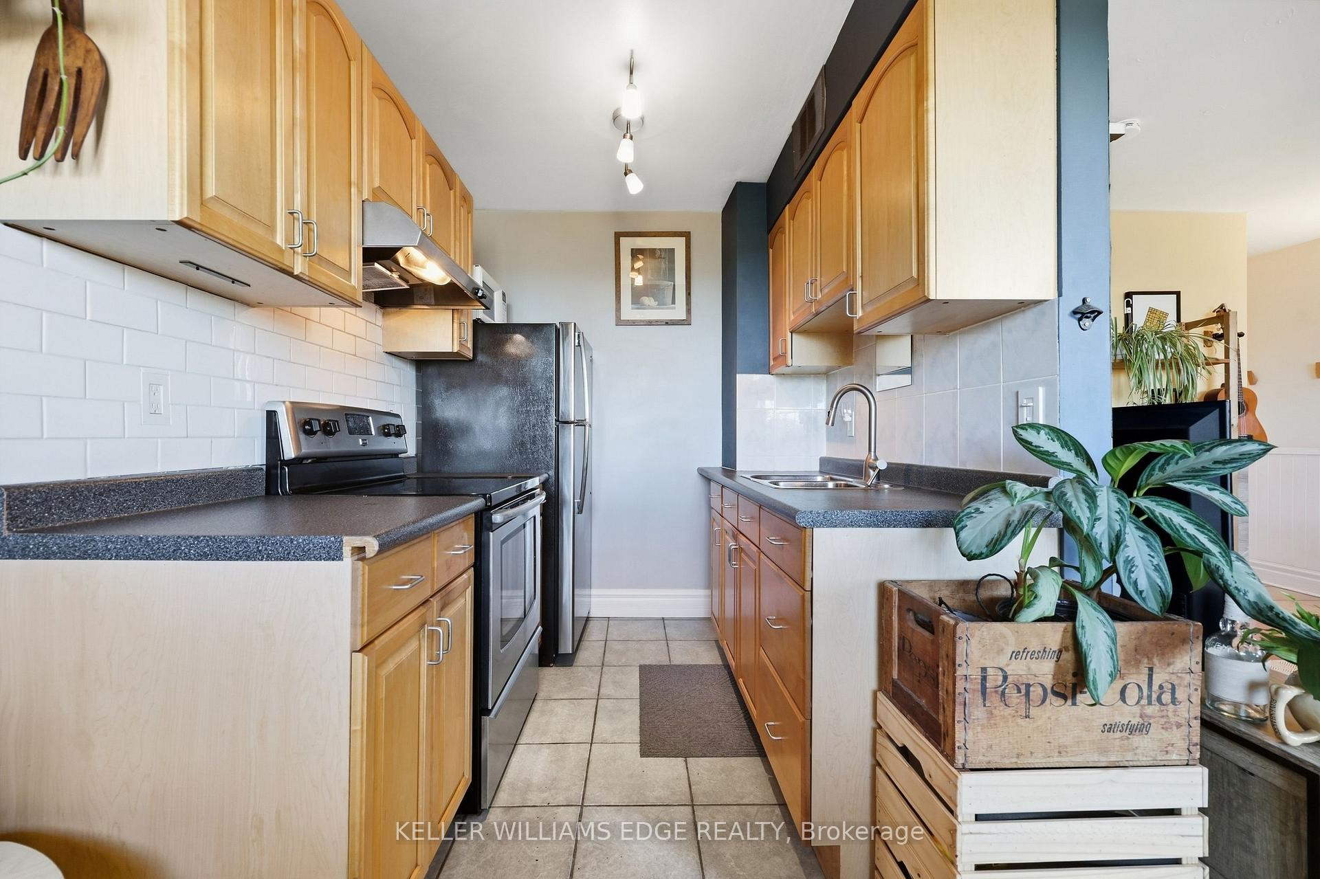 Photo 5 of Unit 704, 101 Queen Street S, Hamilton, Dundurn — HOMEH