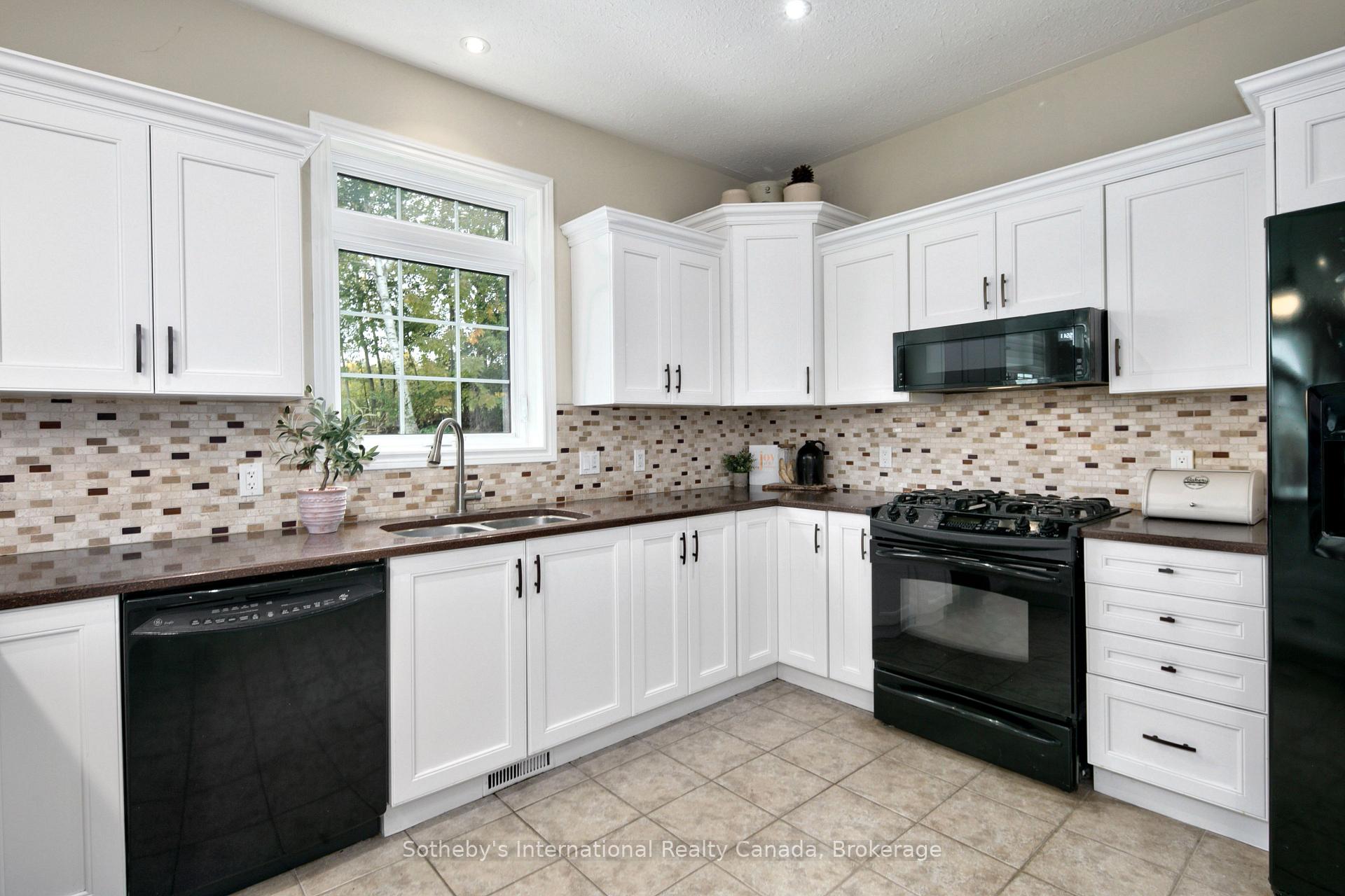 Photo 10 of 118 Landry Lane, Blue Mountains — HOMEH