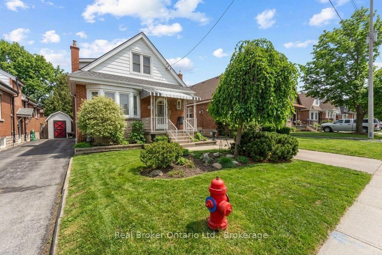 Photo of 193 Huxley Avenue S